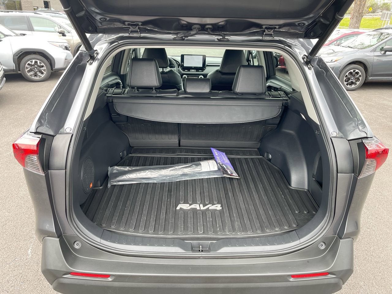 2023 Toyota RAV4 Hybrid XLE Premium