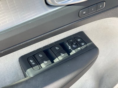 2020 Volvo XC40 Momentum