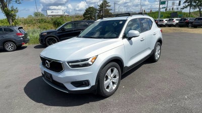 2020 Volvo XC40 Momentum