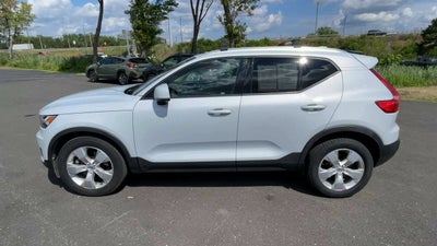 2020 Volvo XC40 Momentum
