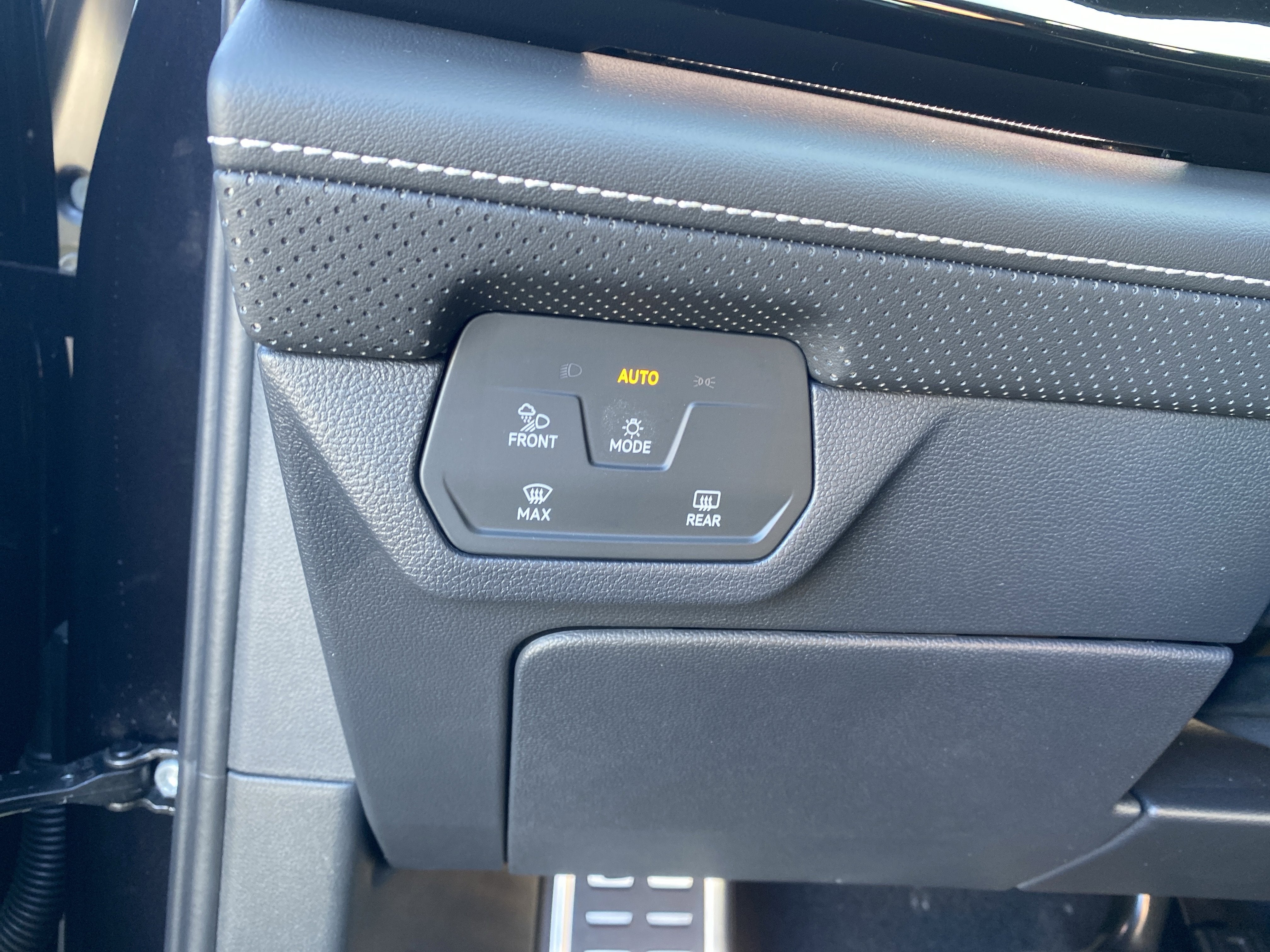 2026 Volkswagen Atlas Cross Sport 2.0T SEL R-Line Black 4MOTION