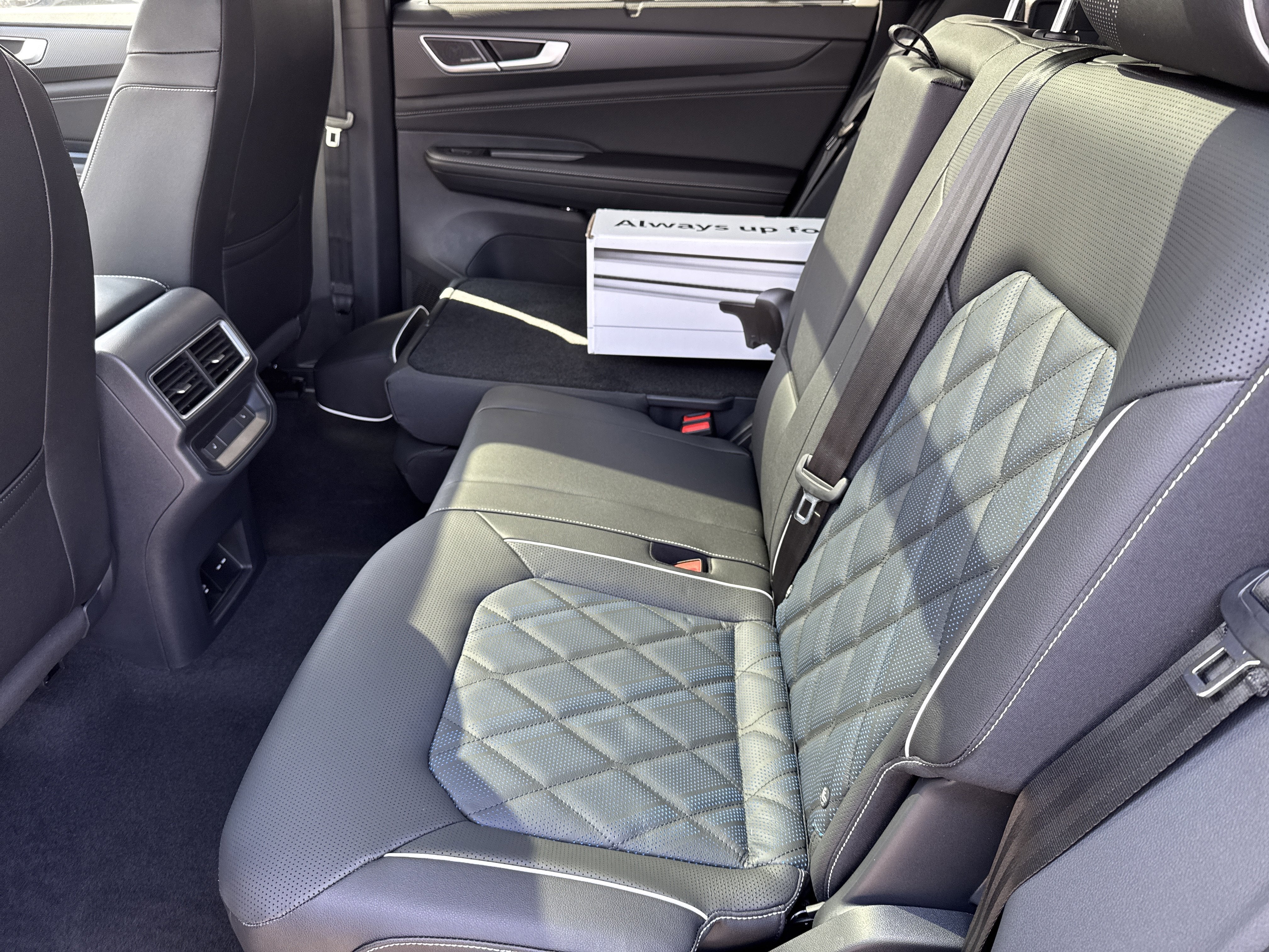 2026 Volkswagen Atlas Cross Sport 2.0T SEL Premium R-Line 4MOTION