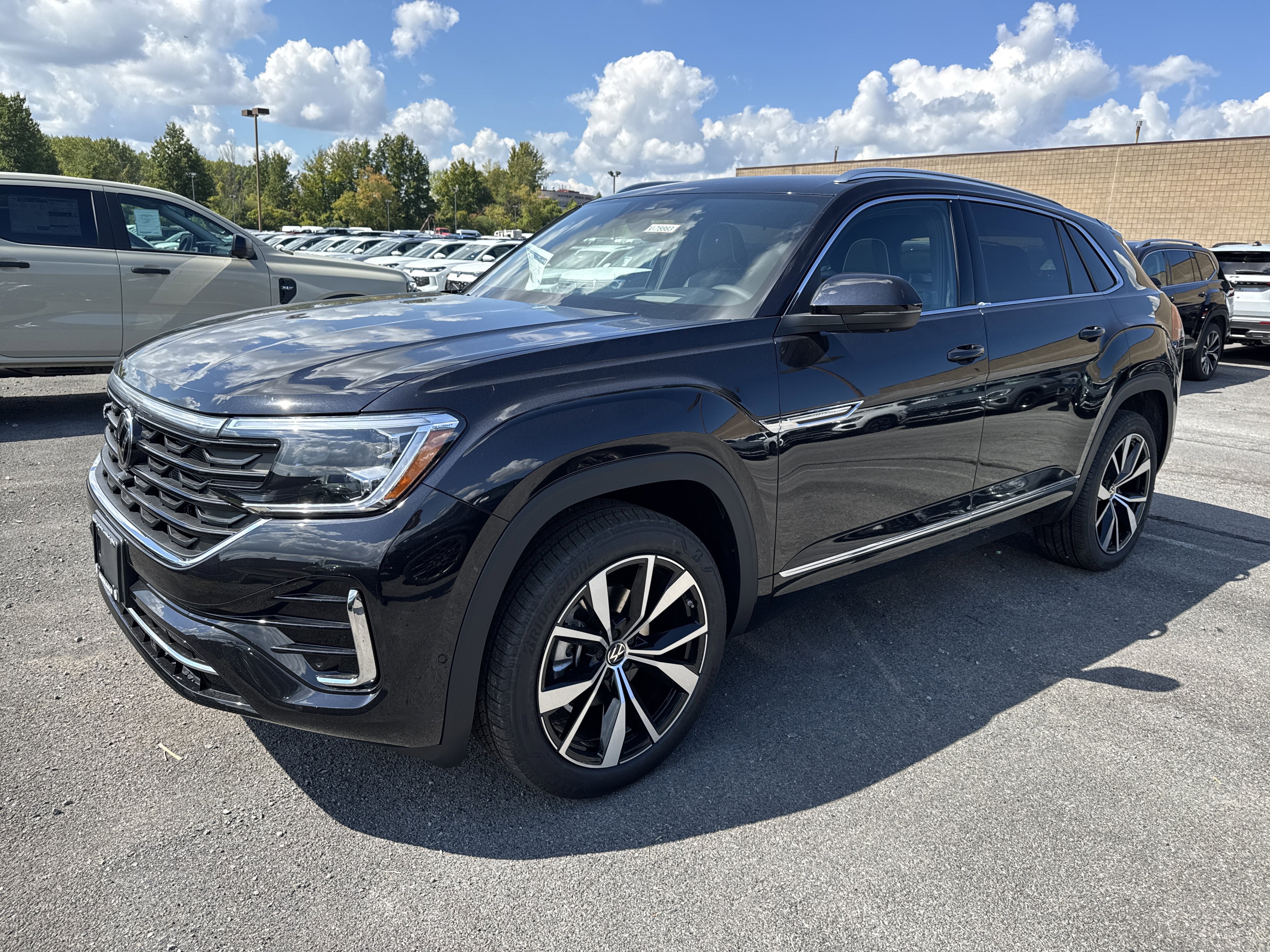 2026 Volkswagen Atlas Cross Sport 2.0T SEL Premium R-Line 4MOTION