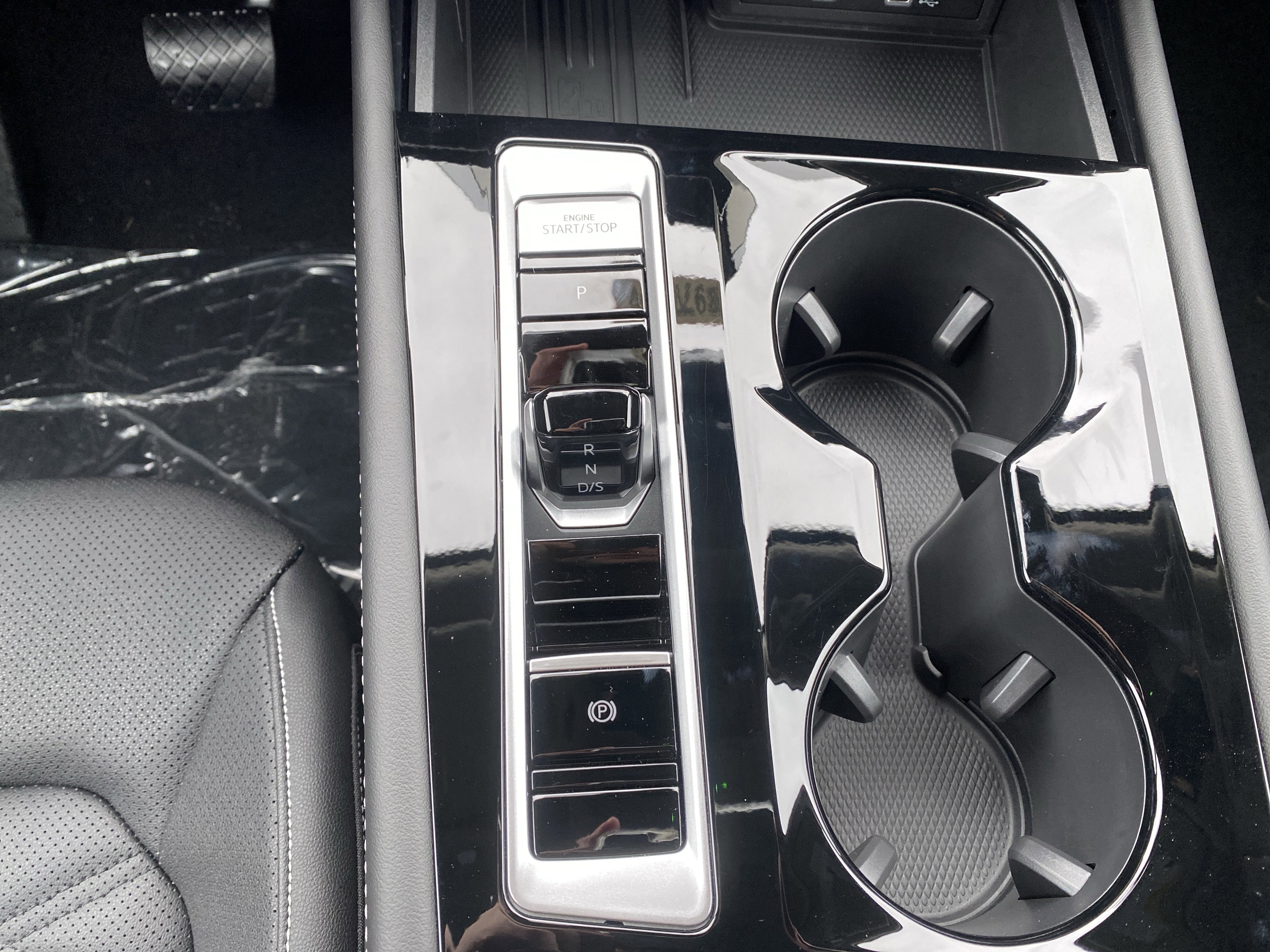 2026 Volkswagen Atlas 2.0T SE w/Technology 4MOTION