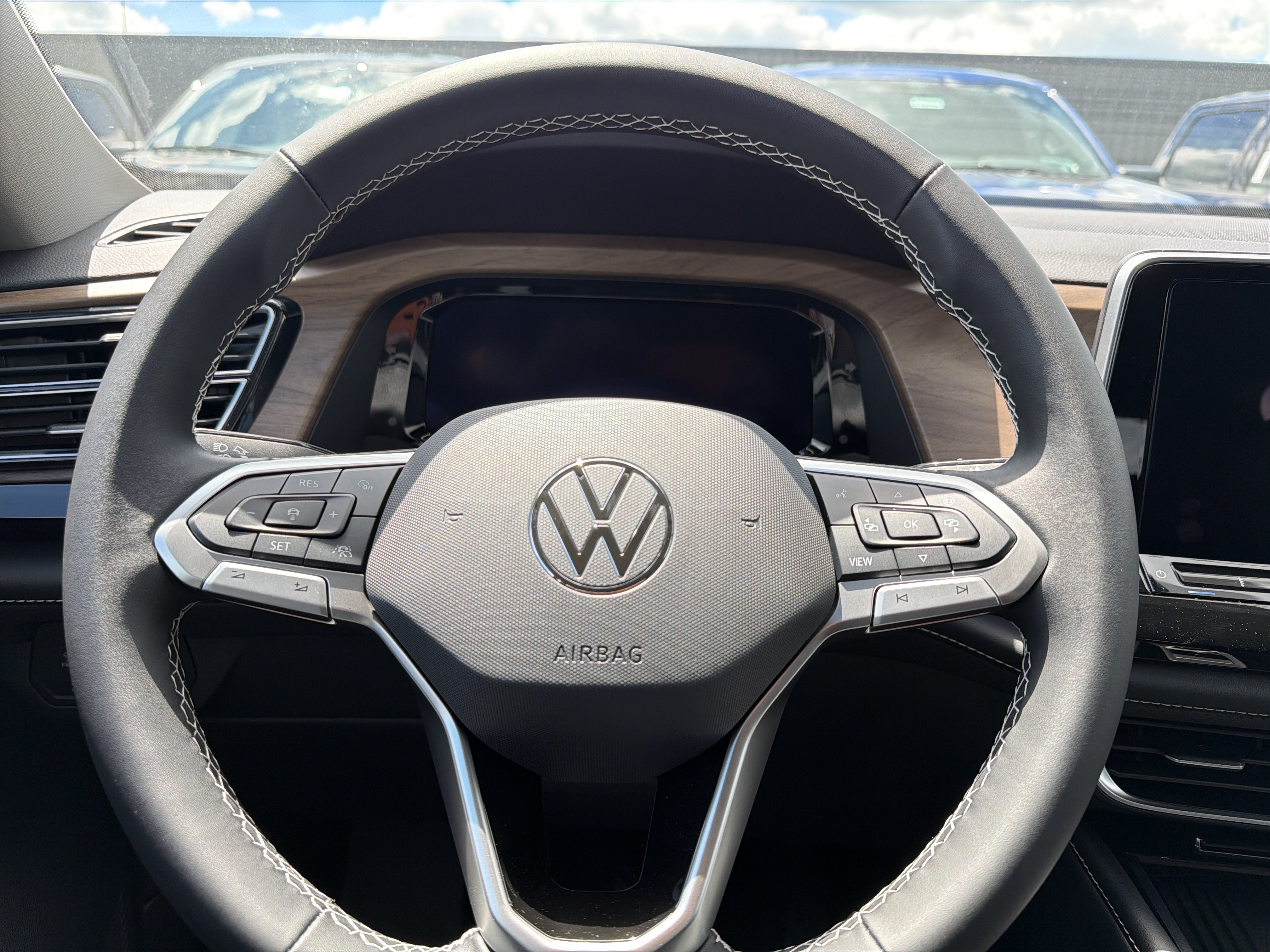 2026 Volkswagen Atlas 2.0T SE w/Technology 4MOTION