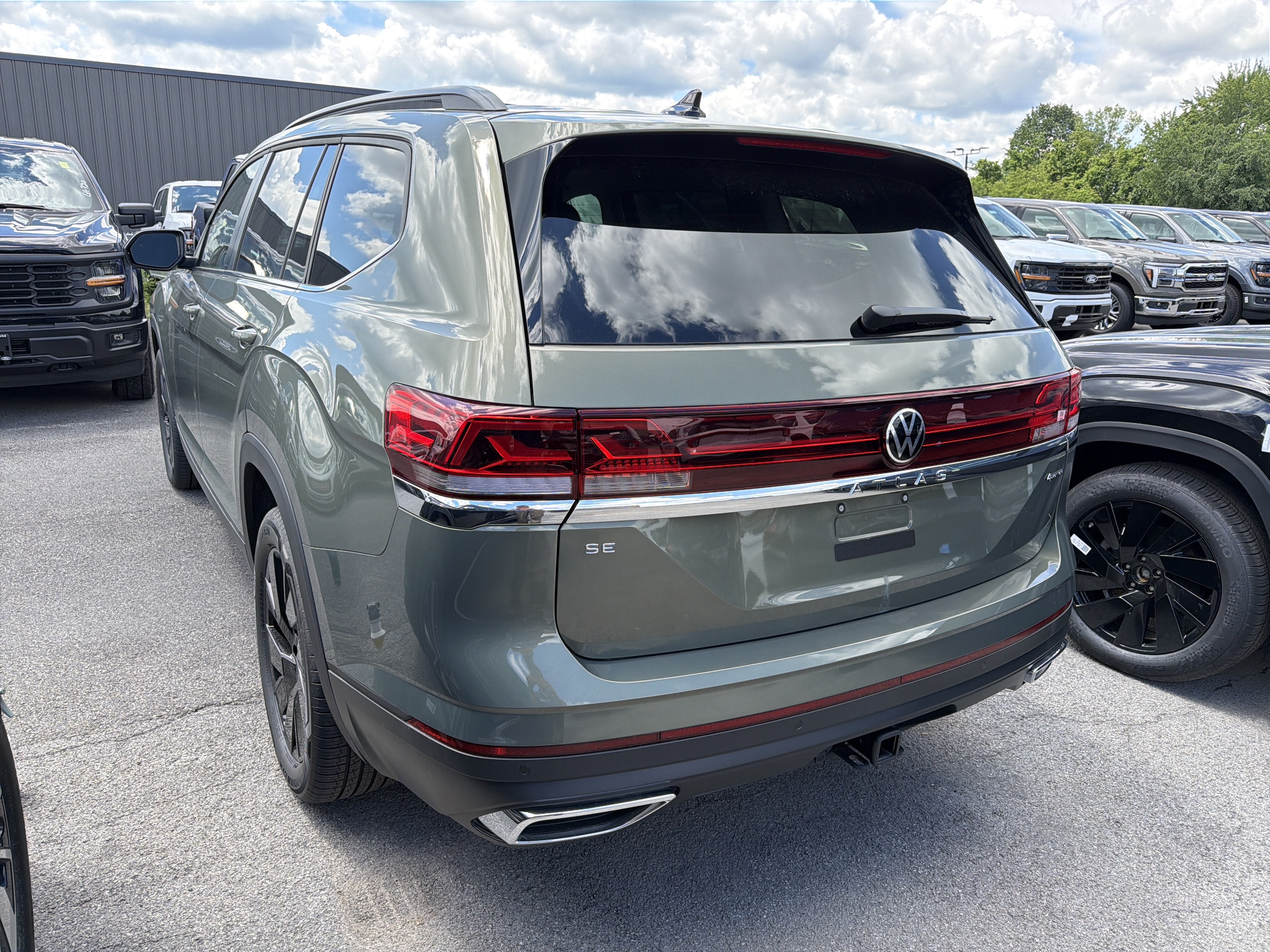 2026 Volkswagen Atlas 2.0T SE w/Technology 4MOTION