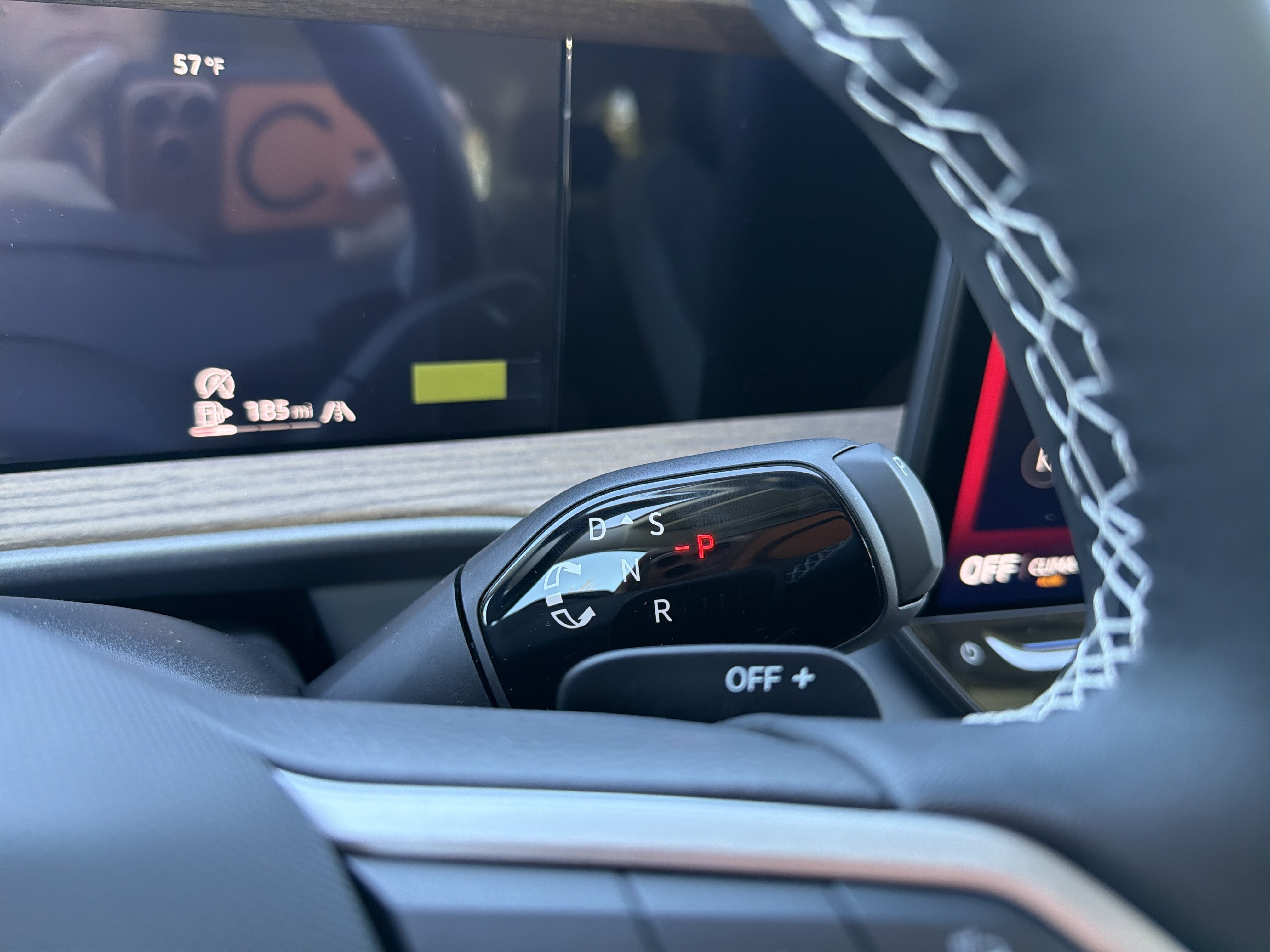 2027 Volkswagen Atlas SE w/Technology 4MOTION