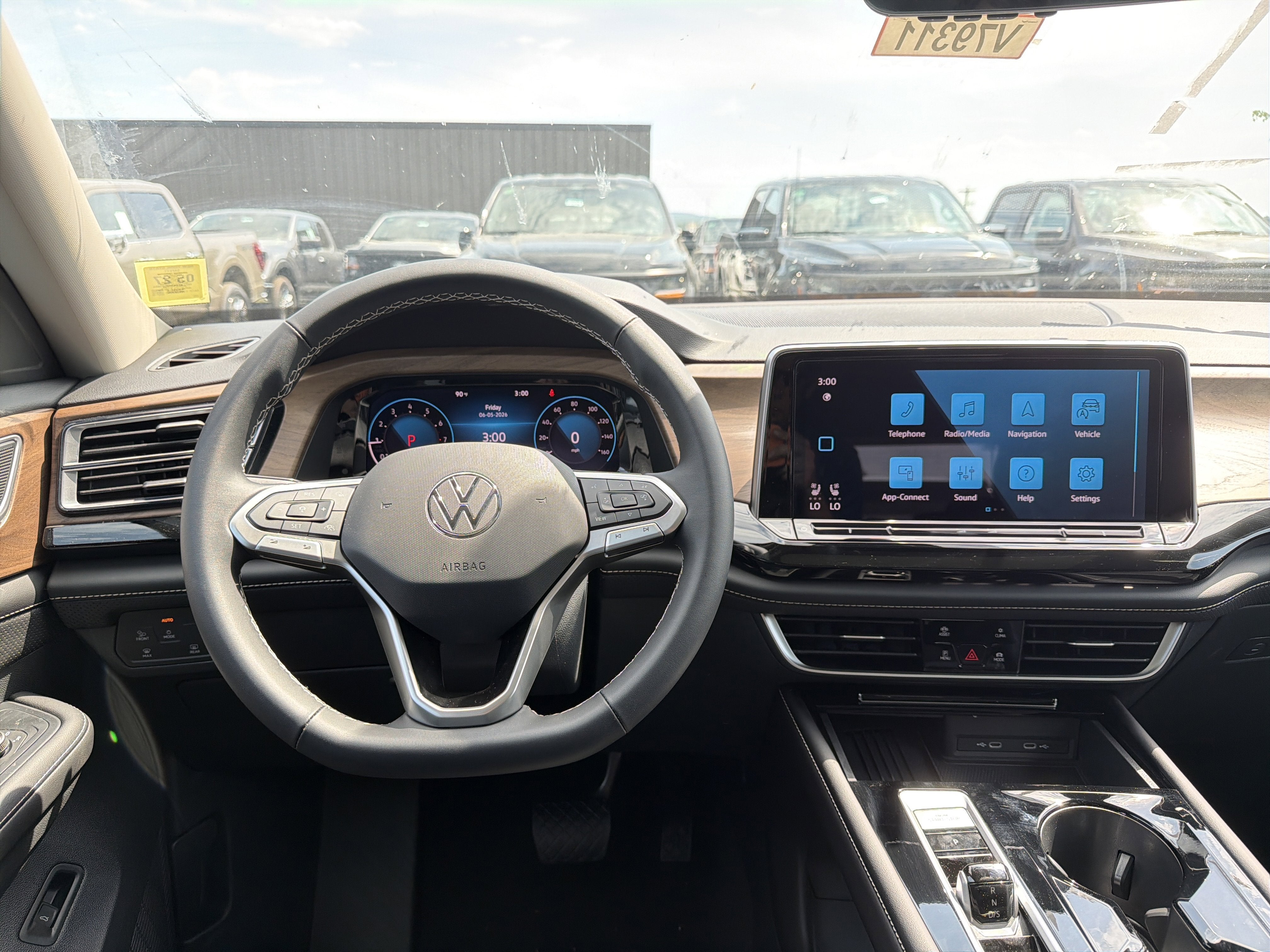 2026 Volkswagen Atlas 2.0T SE w/Technology 4MOTION