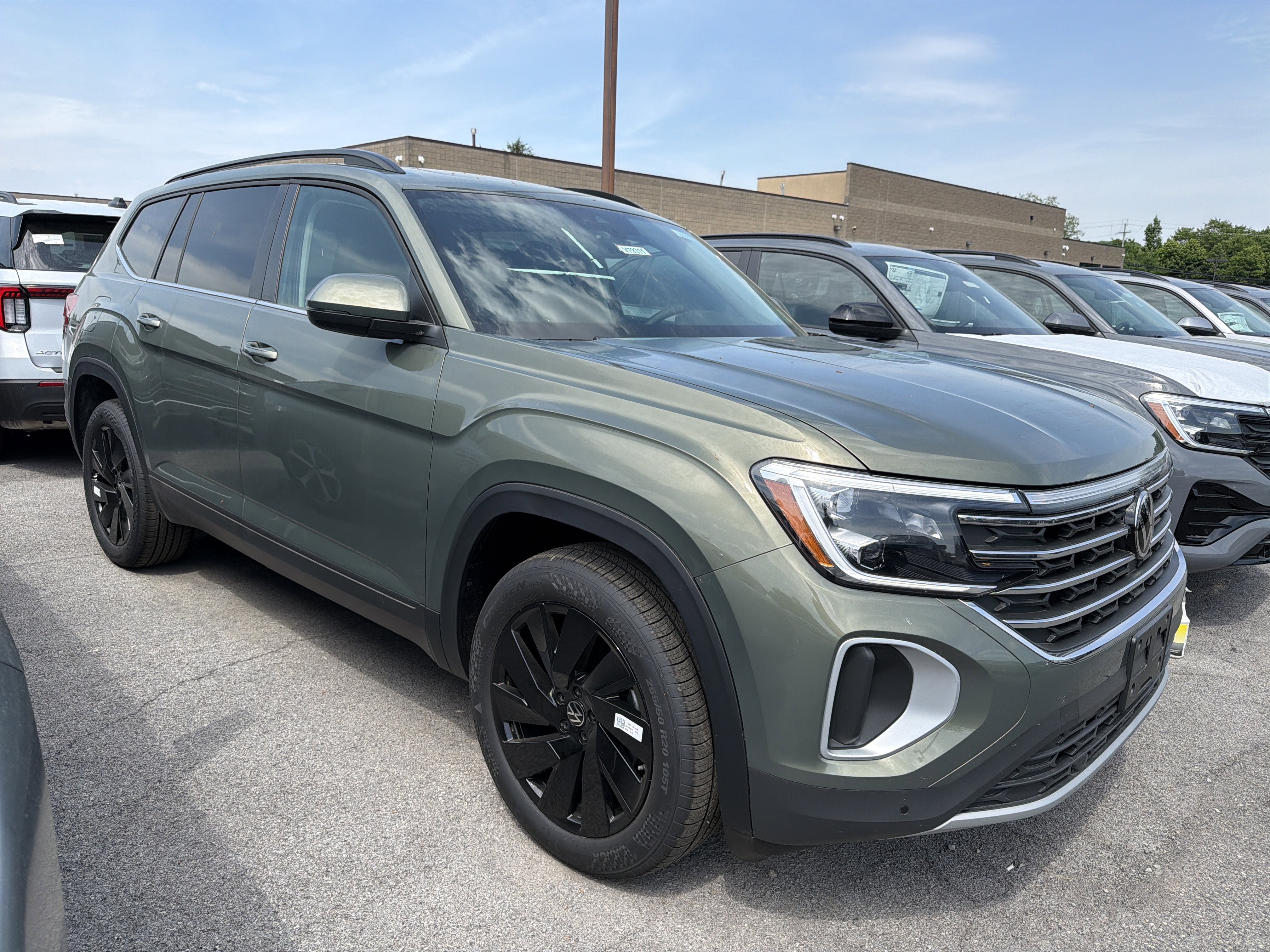 2026 Volkswagen Atlas 2.0T SE w/Technology 4MOTION