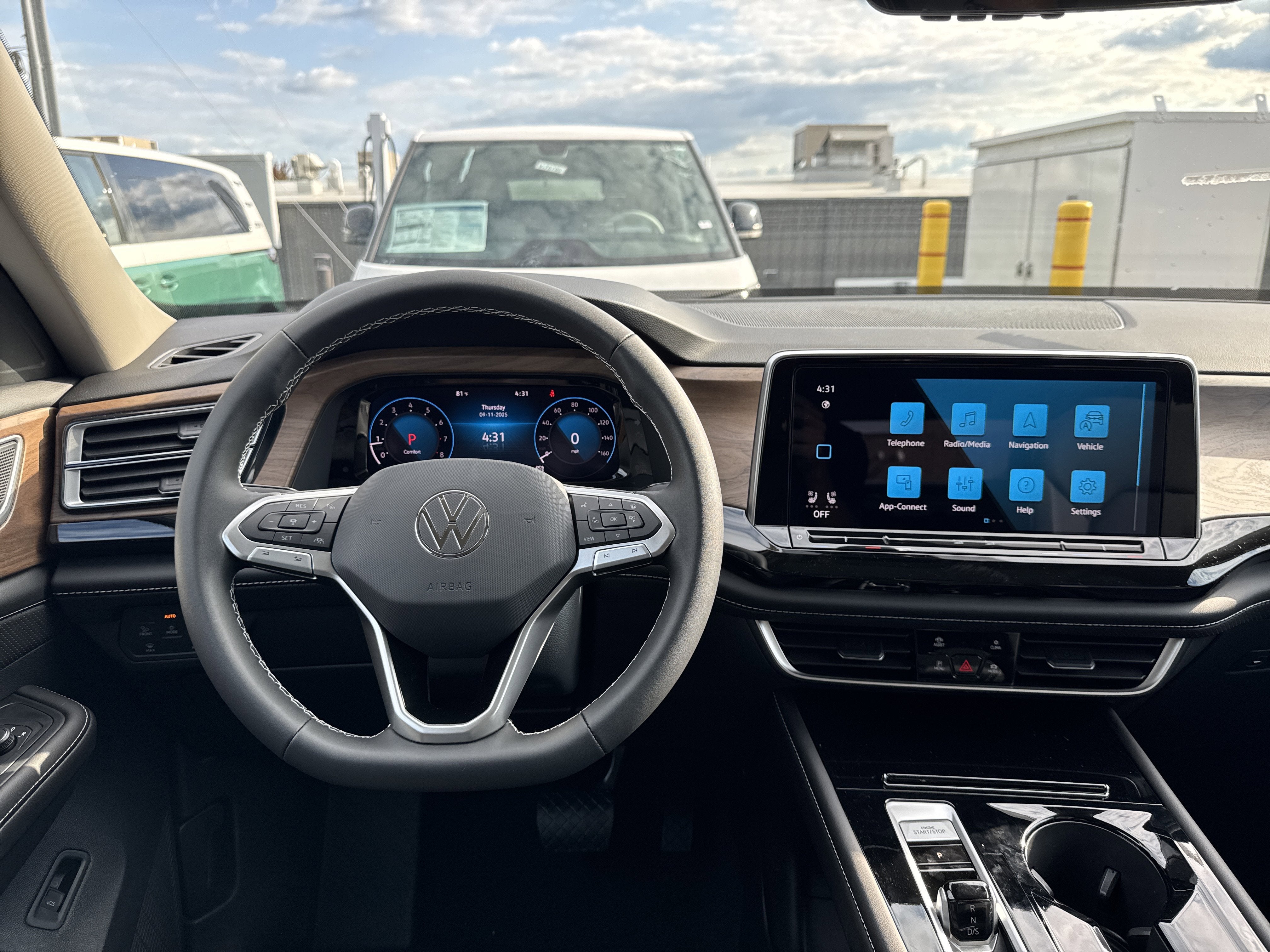 2026 Volkswagen Atlas 2.0T SE w/Technology 4MOTION