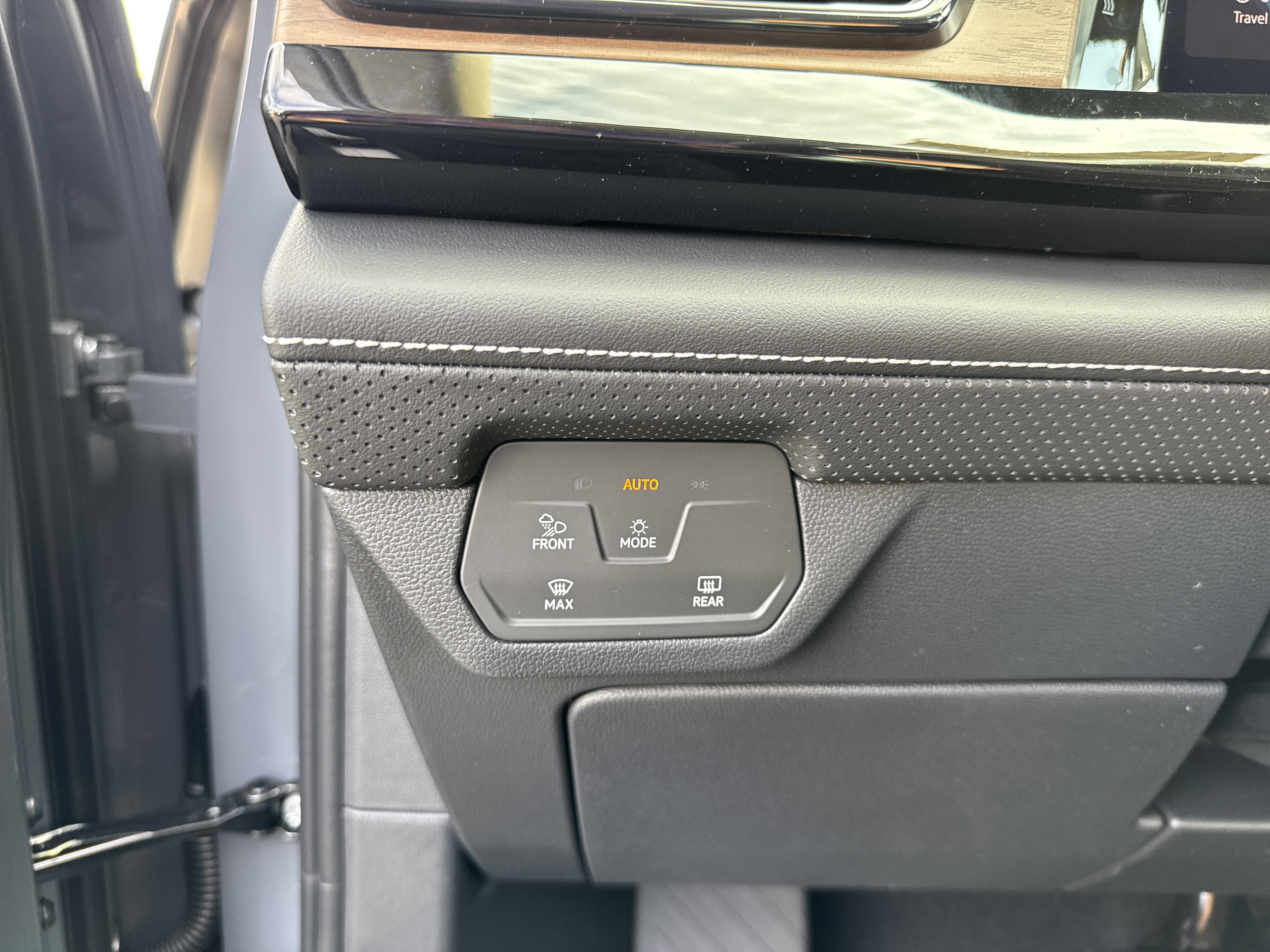 2026 Volkswagen Atlas 2.0T SE w/Technology 4MOTION