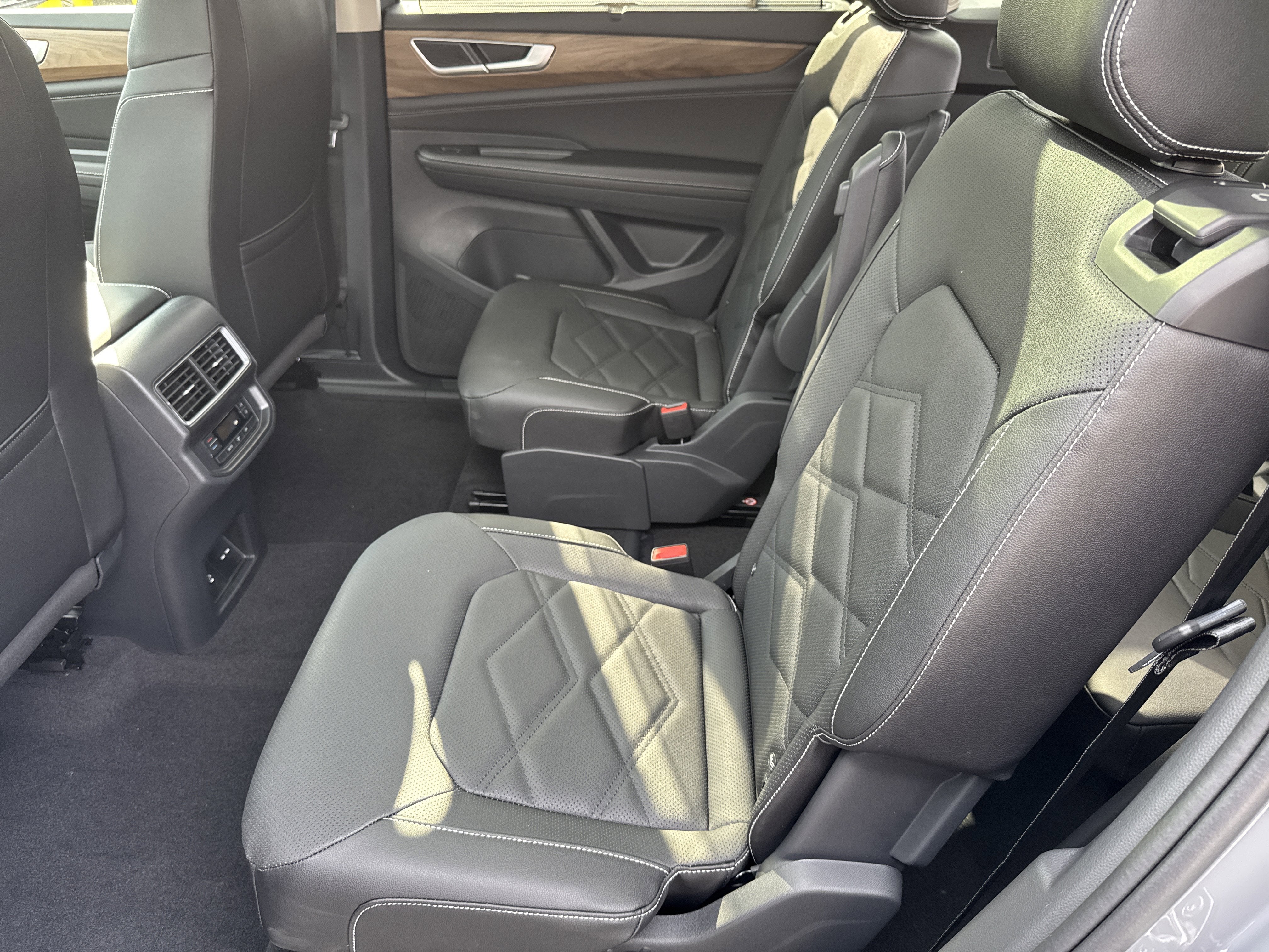 2026 Volkswagen Atlas 2.0T SE w/Technology 4MOTION