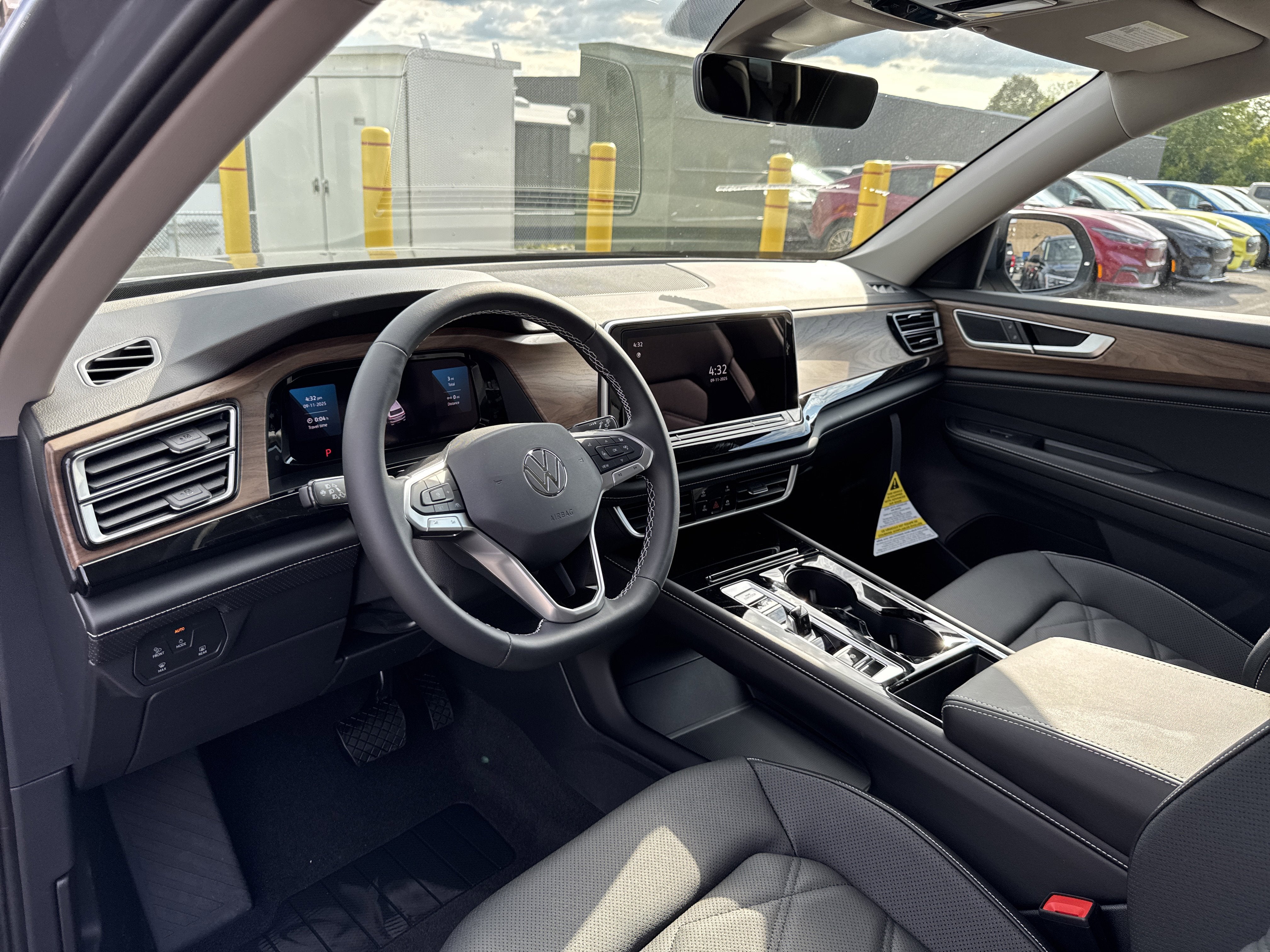 2026 Volkswagen Atlas 2.0T SE w/Technology 4MOTION