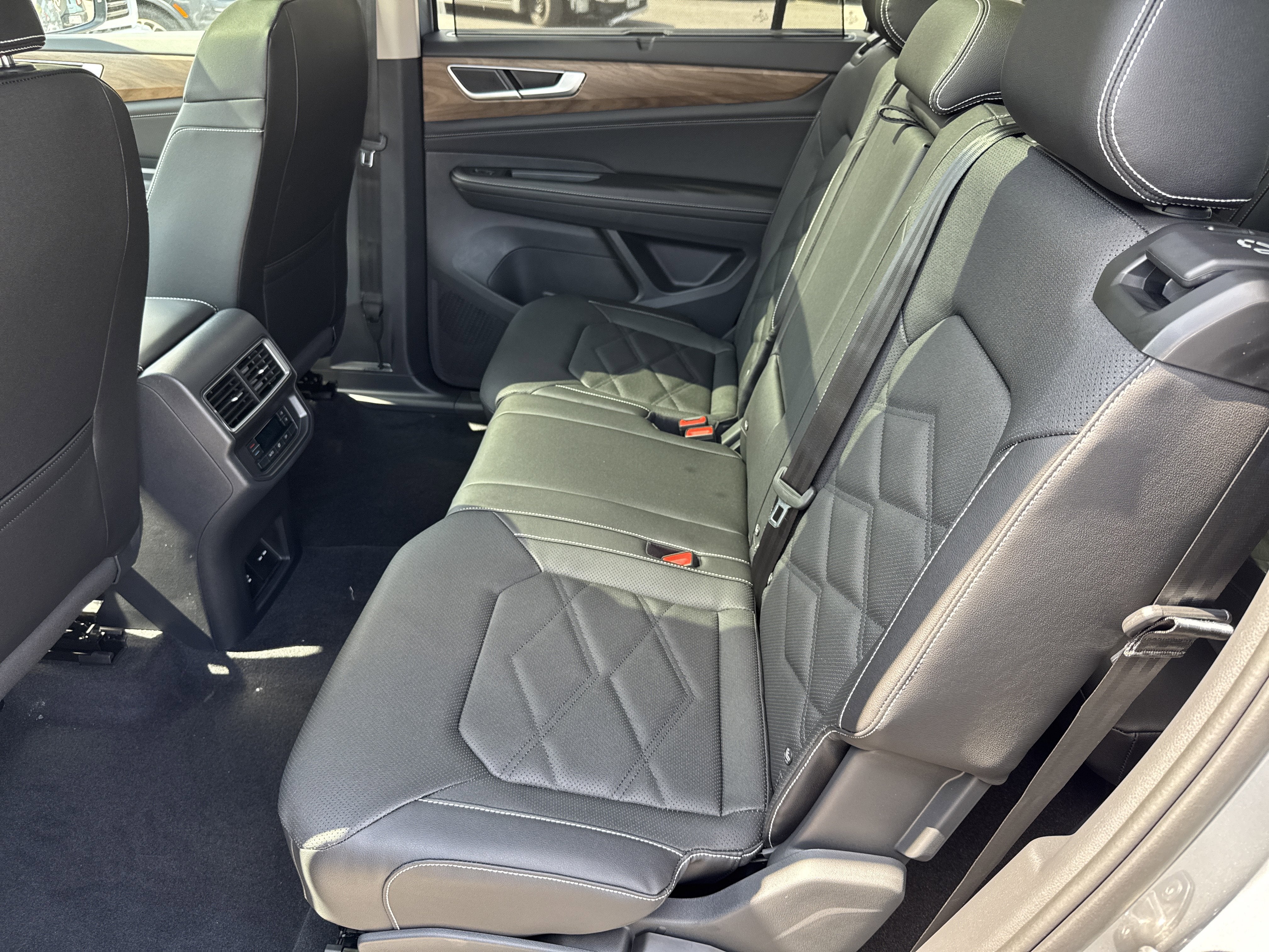 2026 Volkswagen Atlas 2.0T SE w/Technology 4MOTION