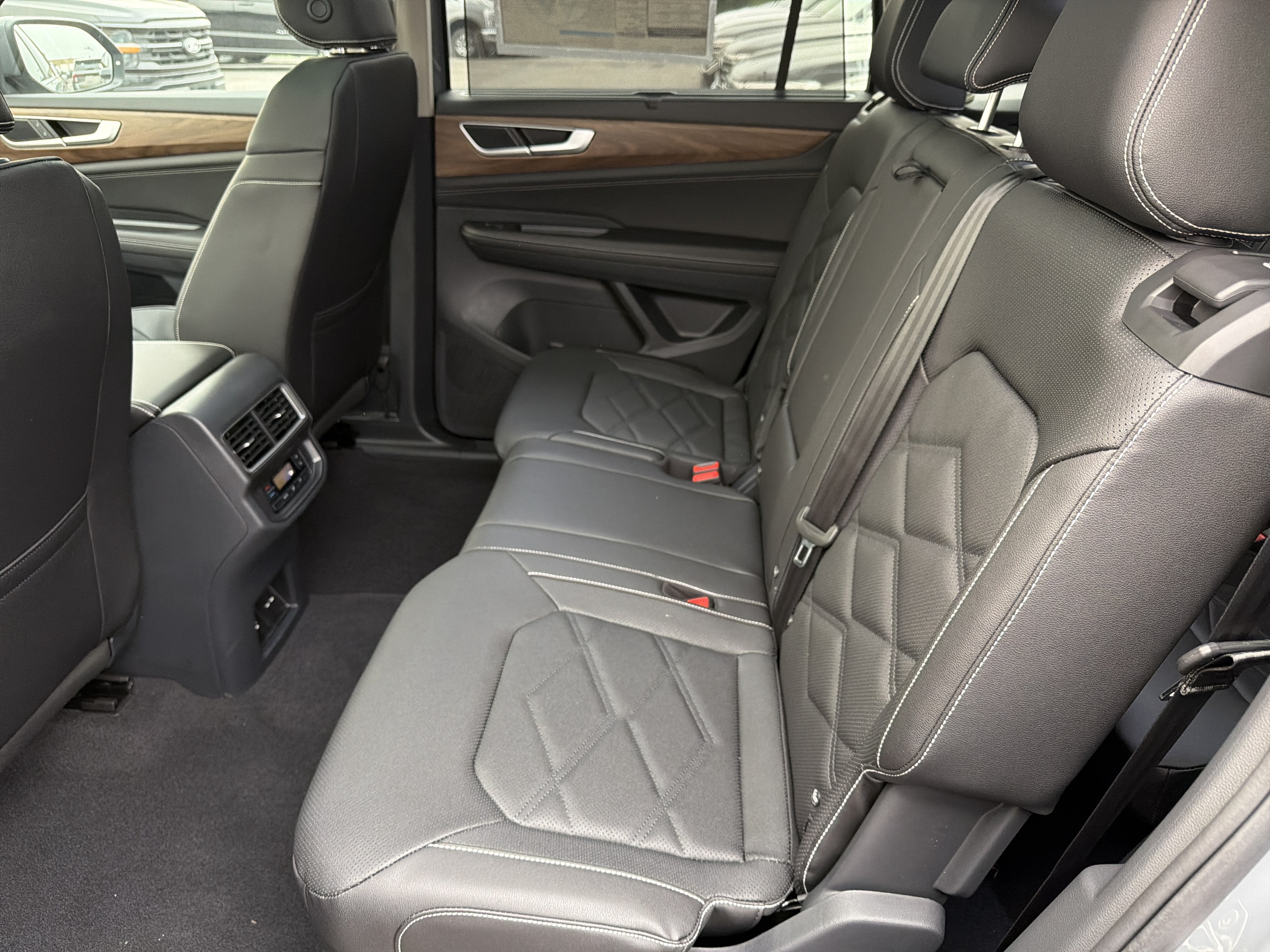 2026 Volkswagen Atlas 2.0T SE w/Technology 4MOTION