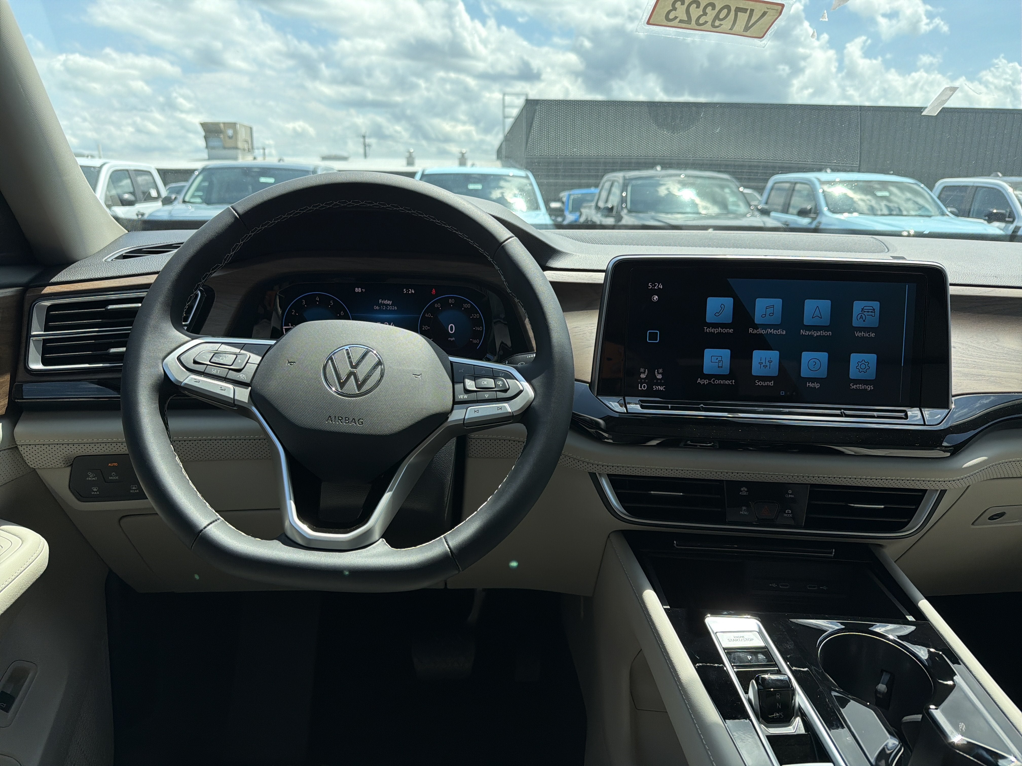 2026 Volkswagen Atlas 2.0T SE w/Technology 4MOTION