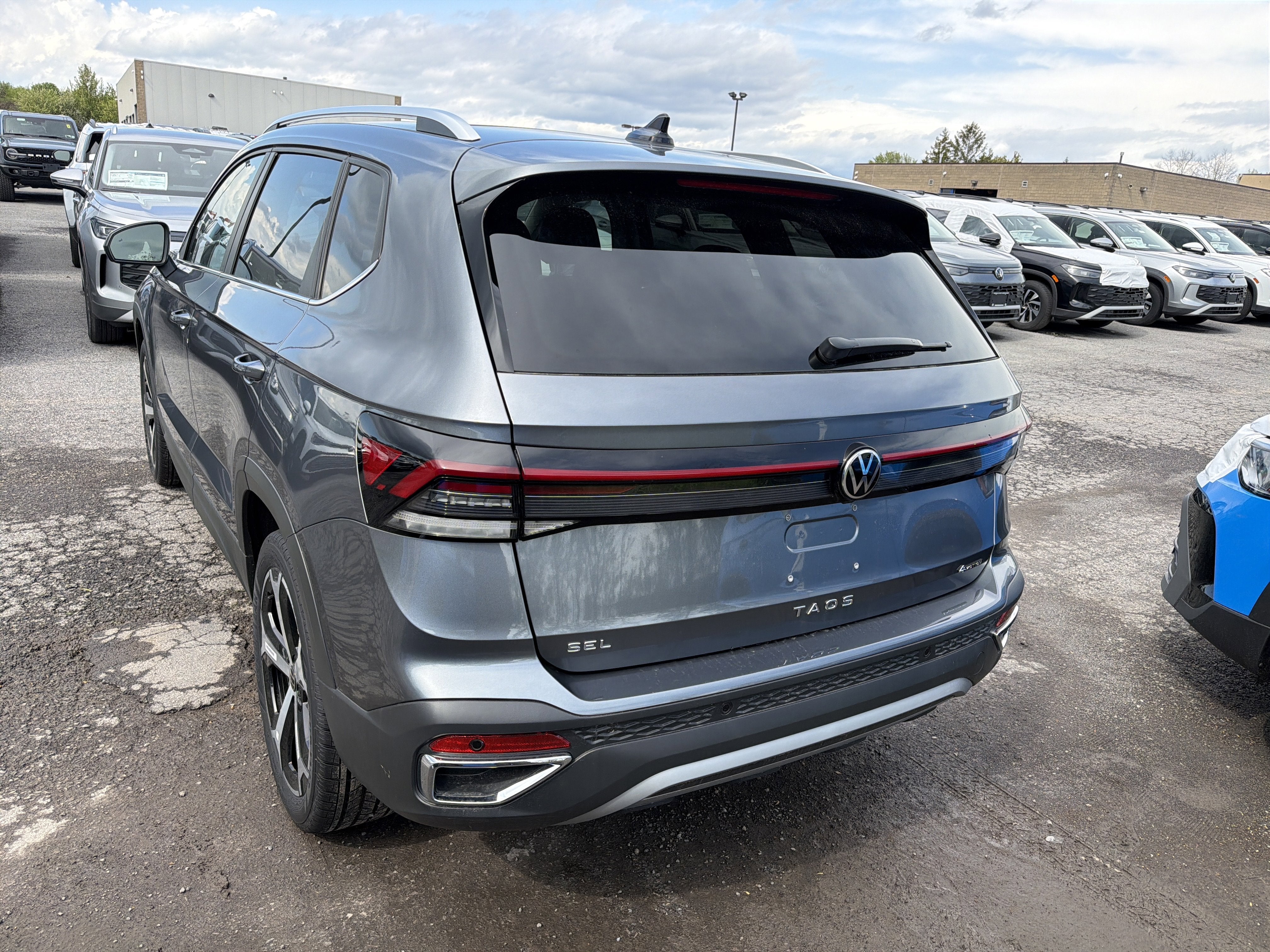2026 Volkswagen Taos SEL 4MOTION