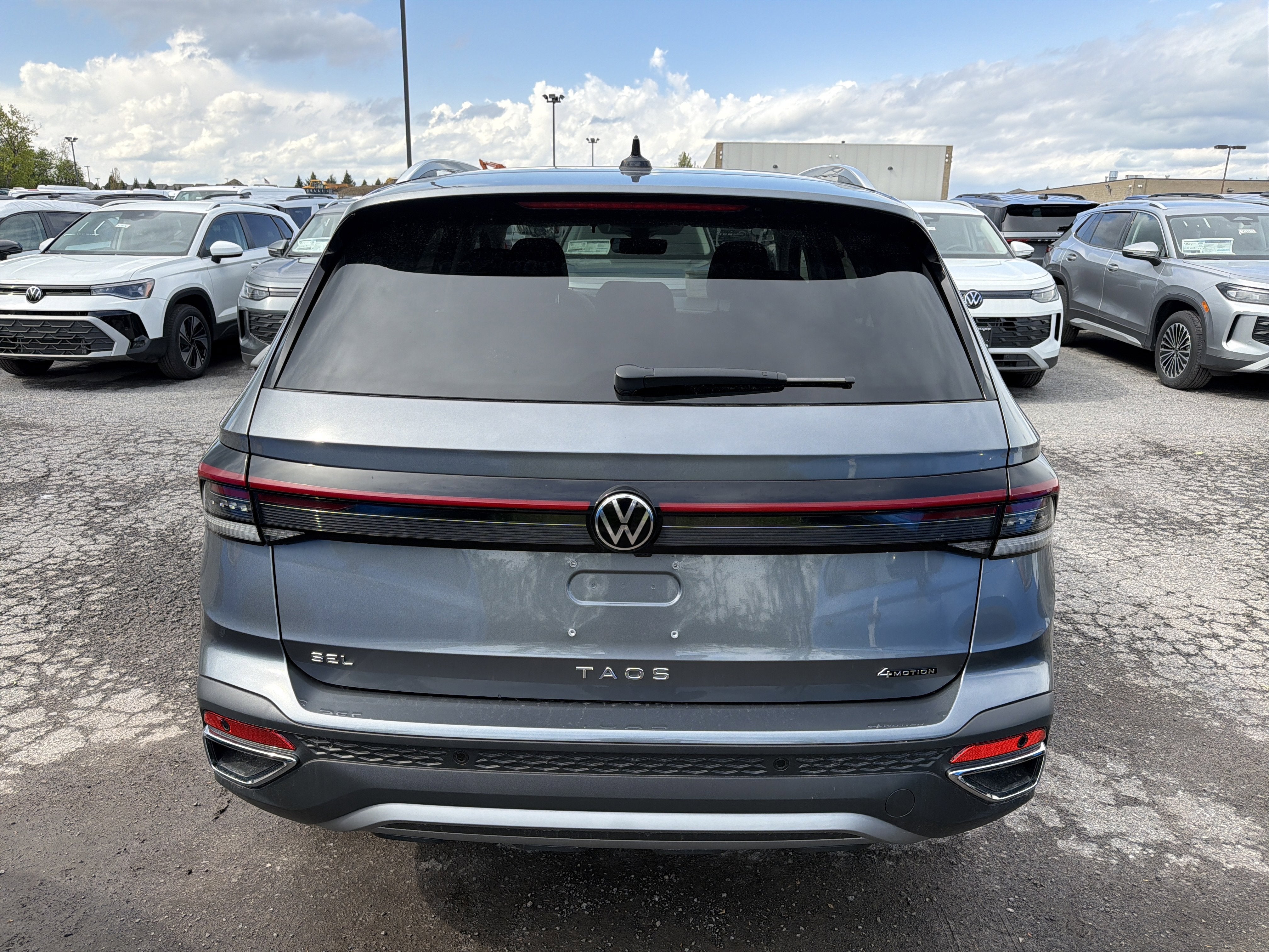 2026 Volkswagen Taos SEL 4MOTION