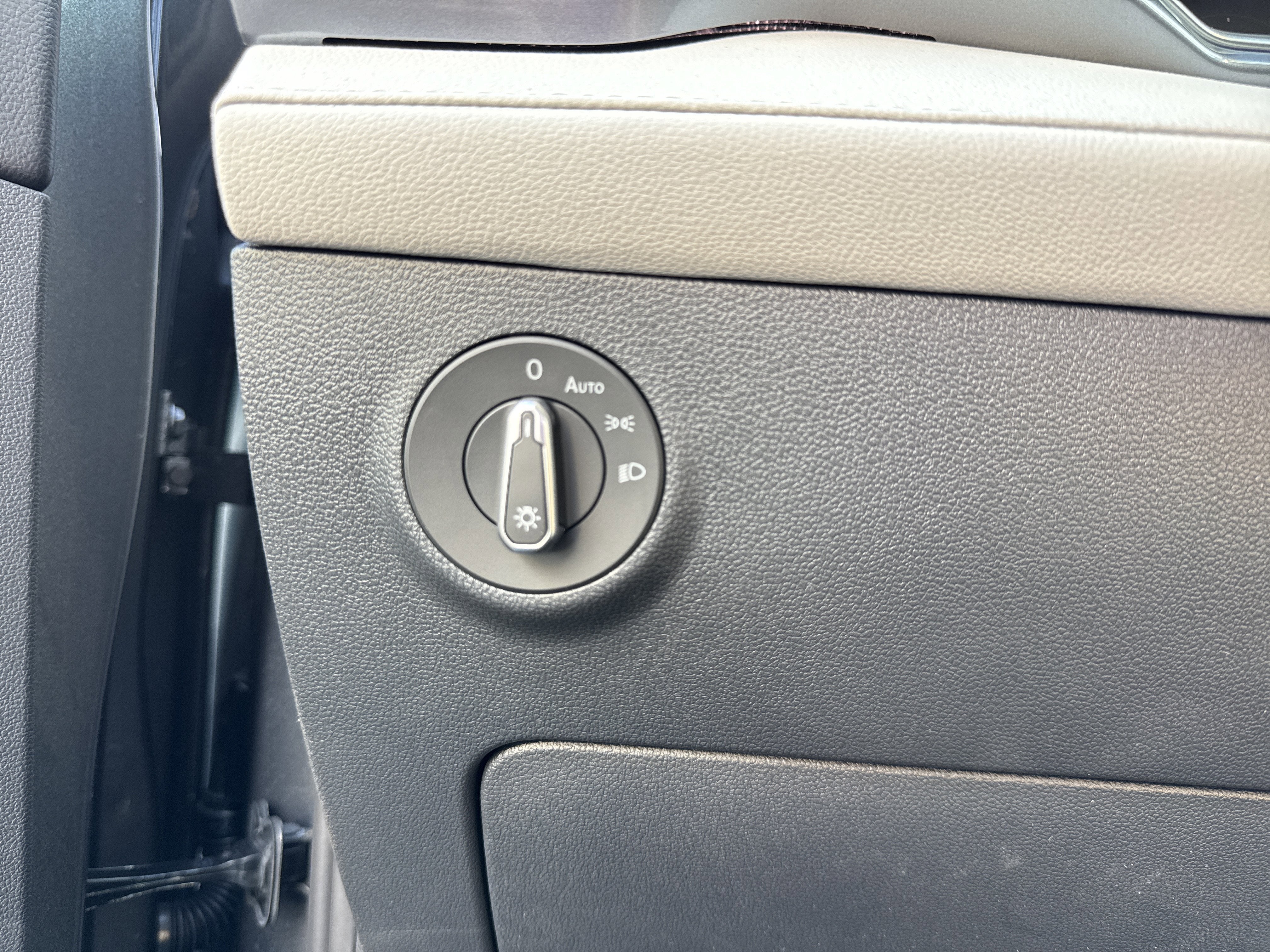 2025 Volkswagen Taos SEL 4MOTION