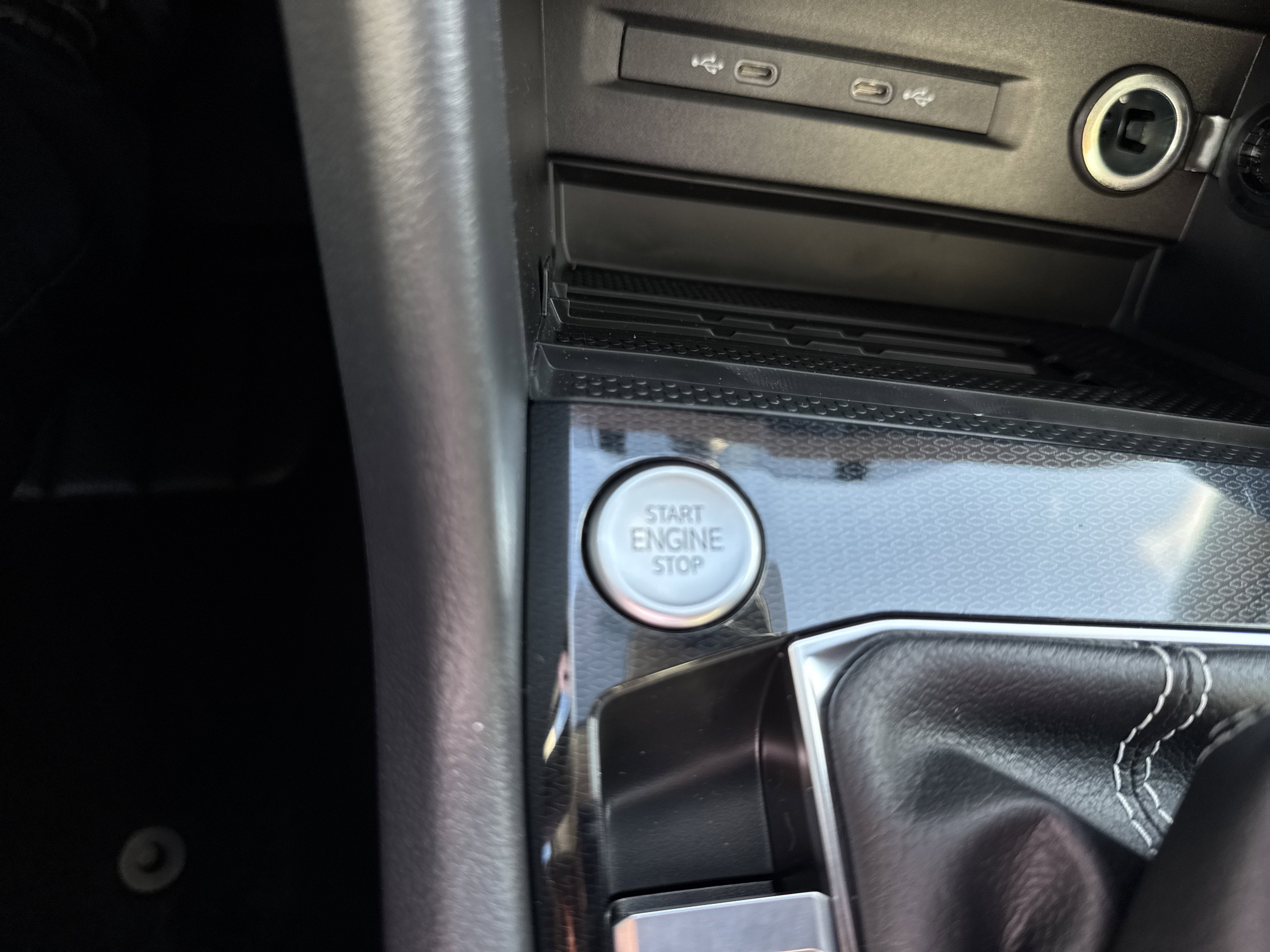 2025 Volkswagen Taos SEL 4MOTION