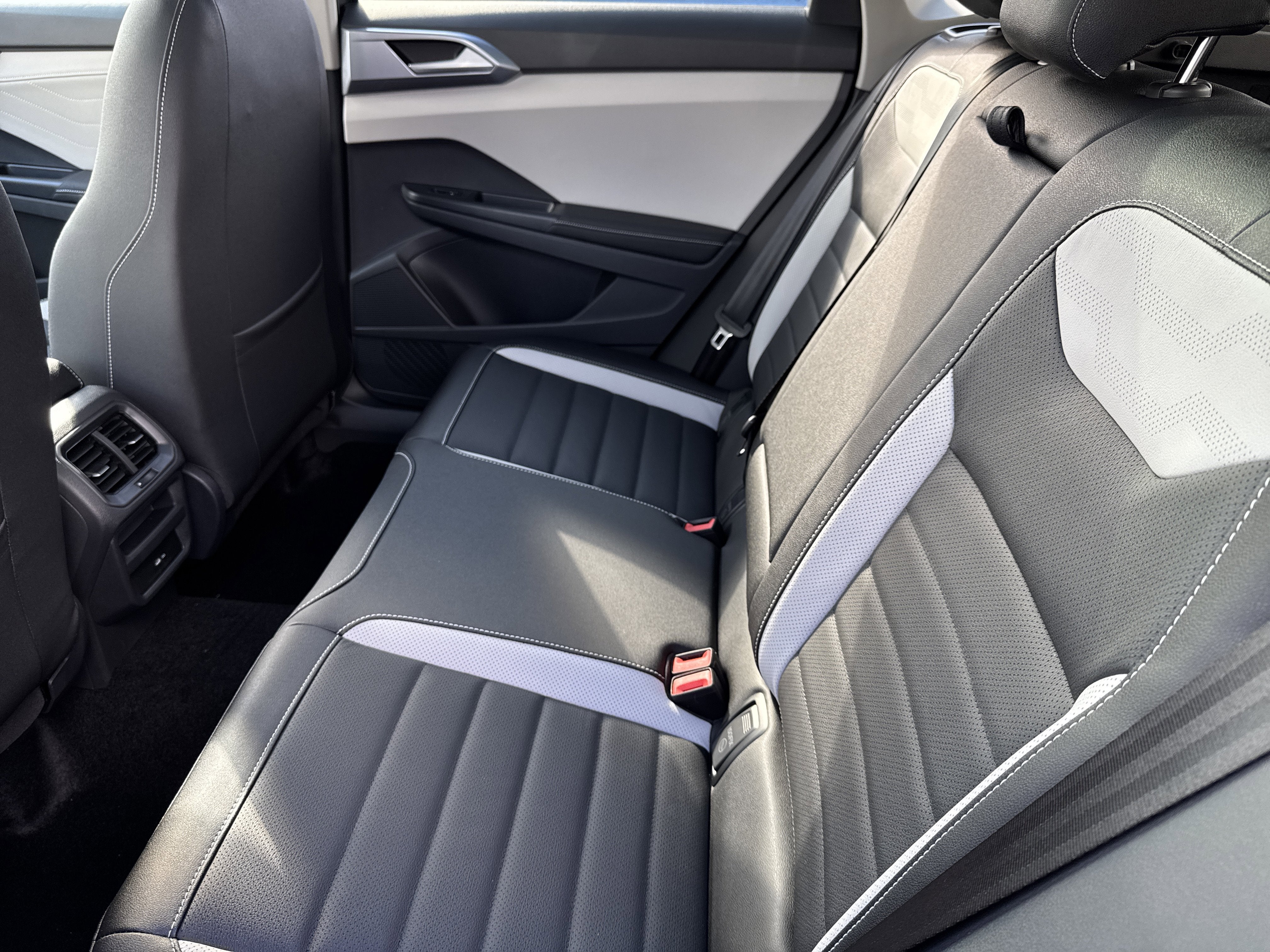 2025 Volkswagen Taos SEL 4MOTION