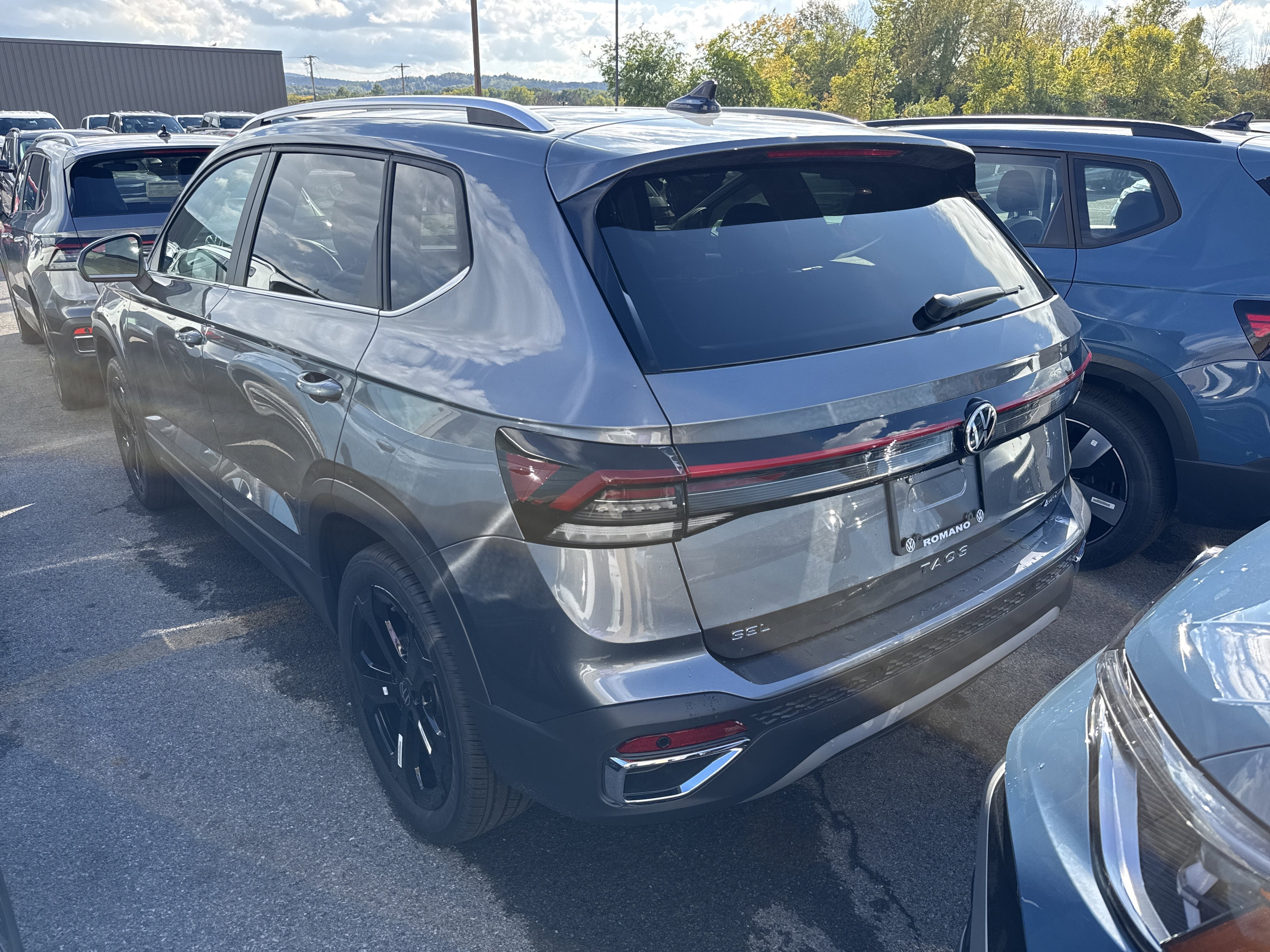 2025 Volkswagen Taos SEL 4MOTION