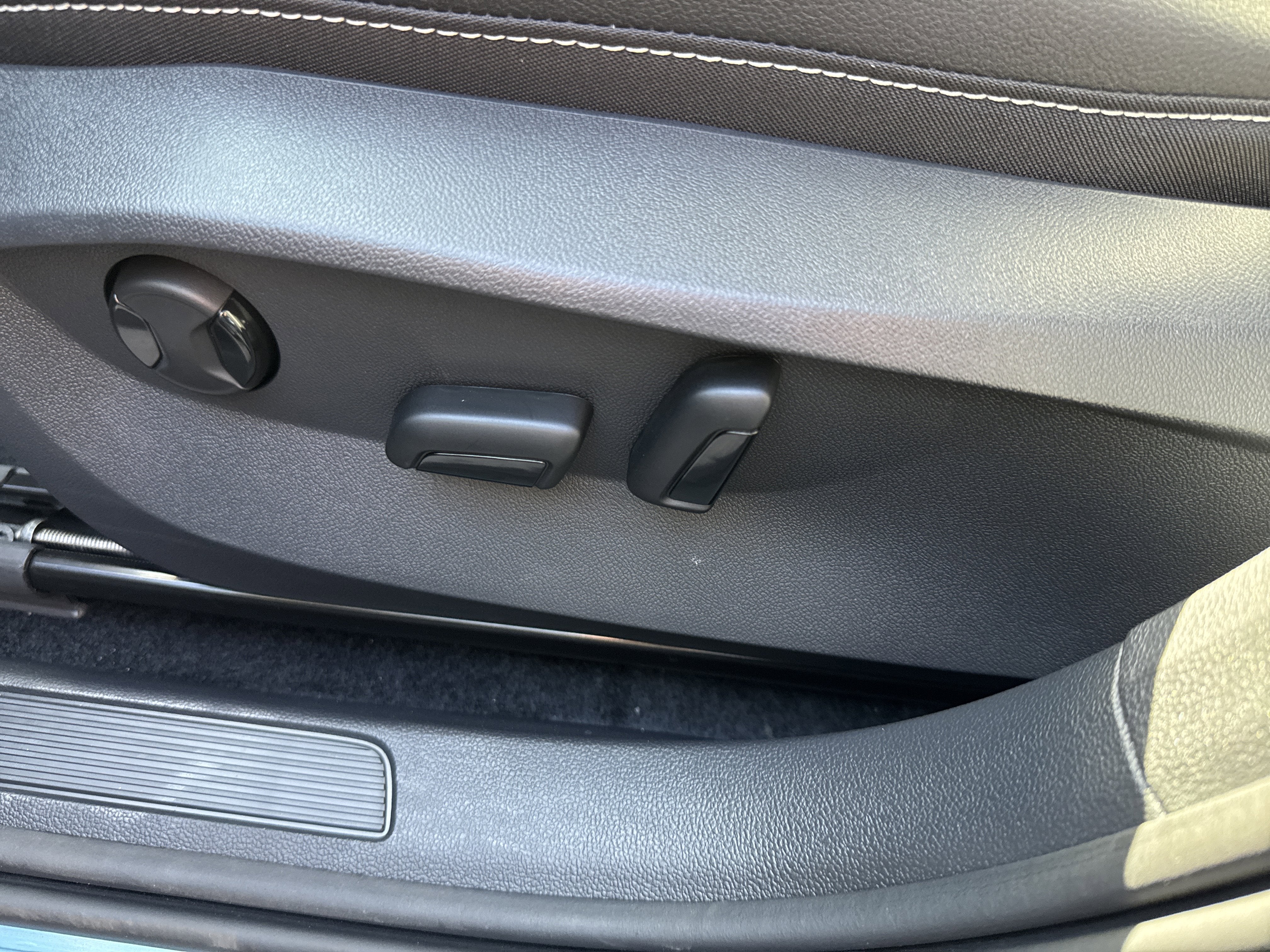 2025 Volkswagen Taos SEL 4MOTION