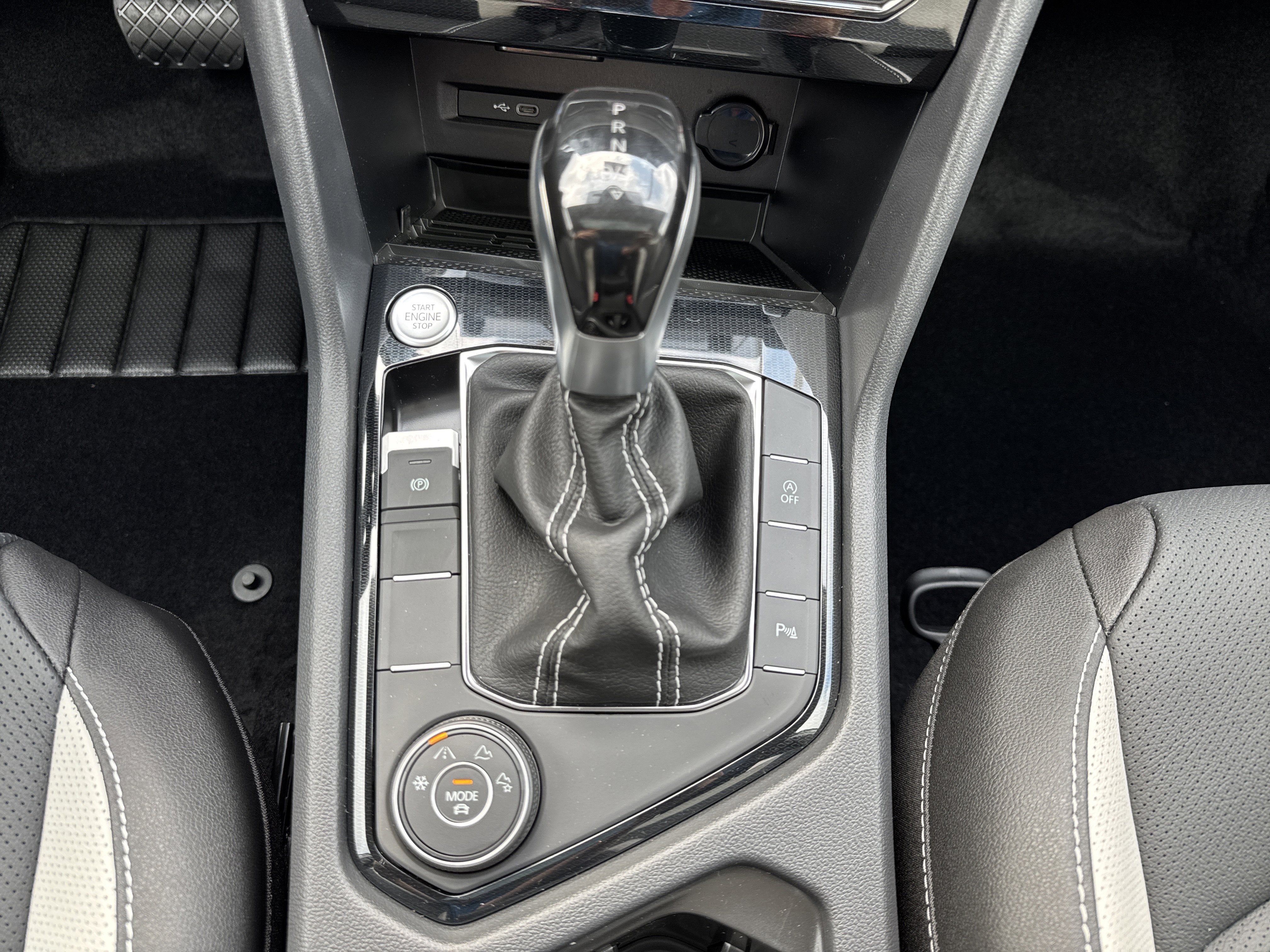 2025 Volkswagen Taos SEL 4MOTION