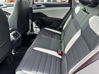 2025 Volkswagen Taos SEL 4MOTION