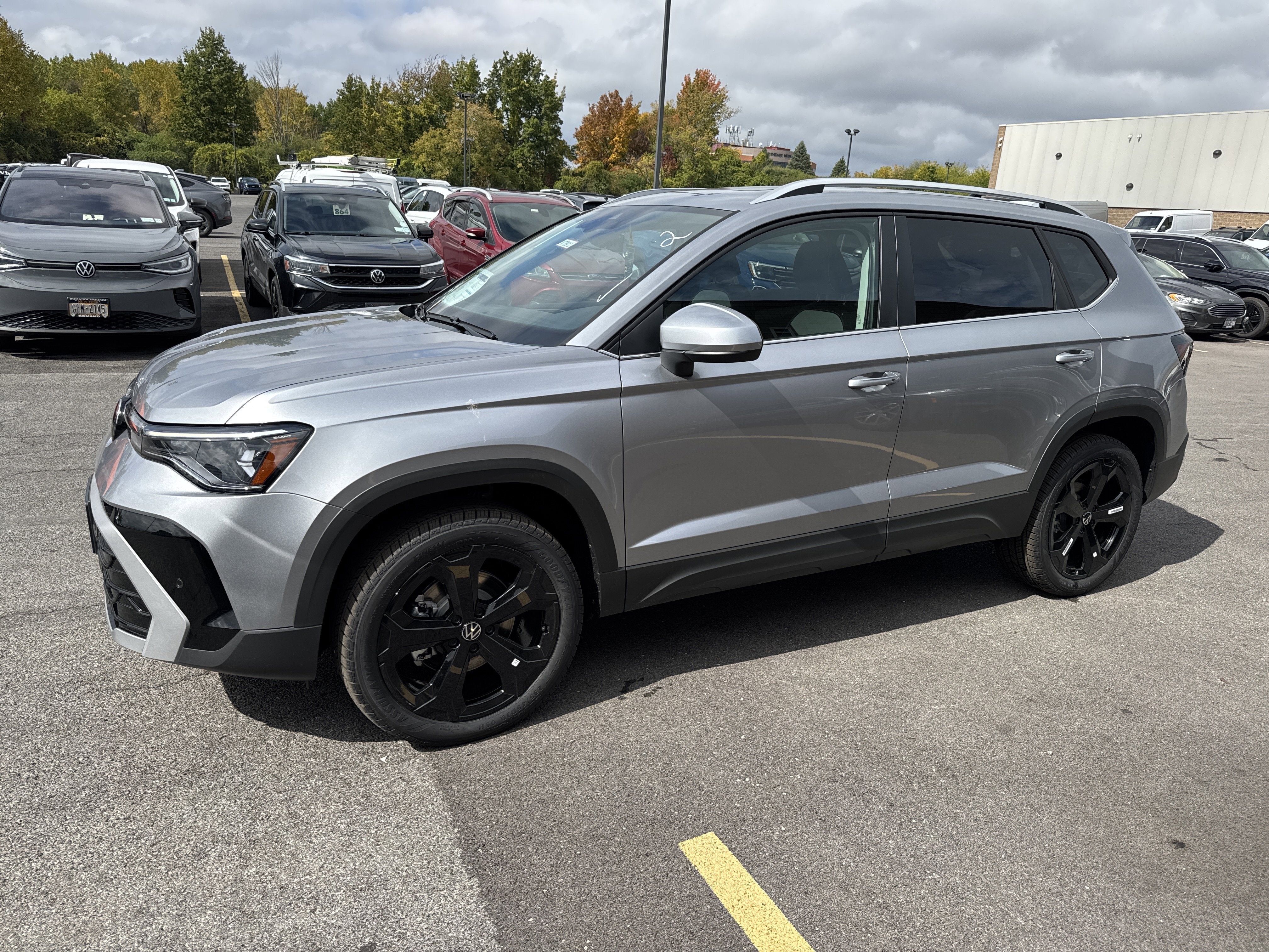 2025 Volkswagen Taos SEL 4MOTION