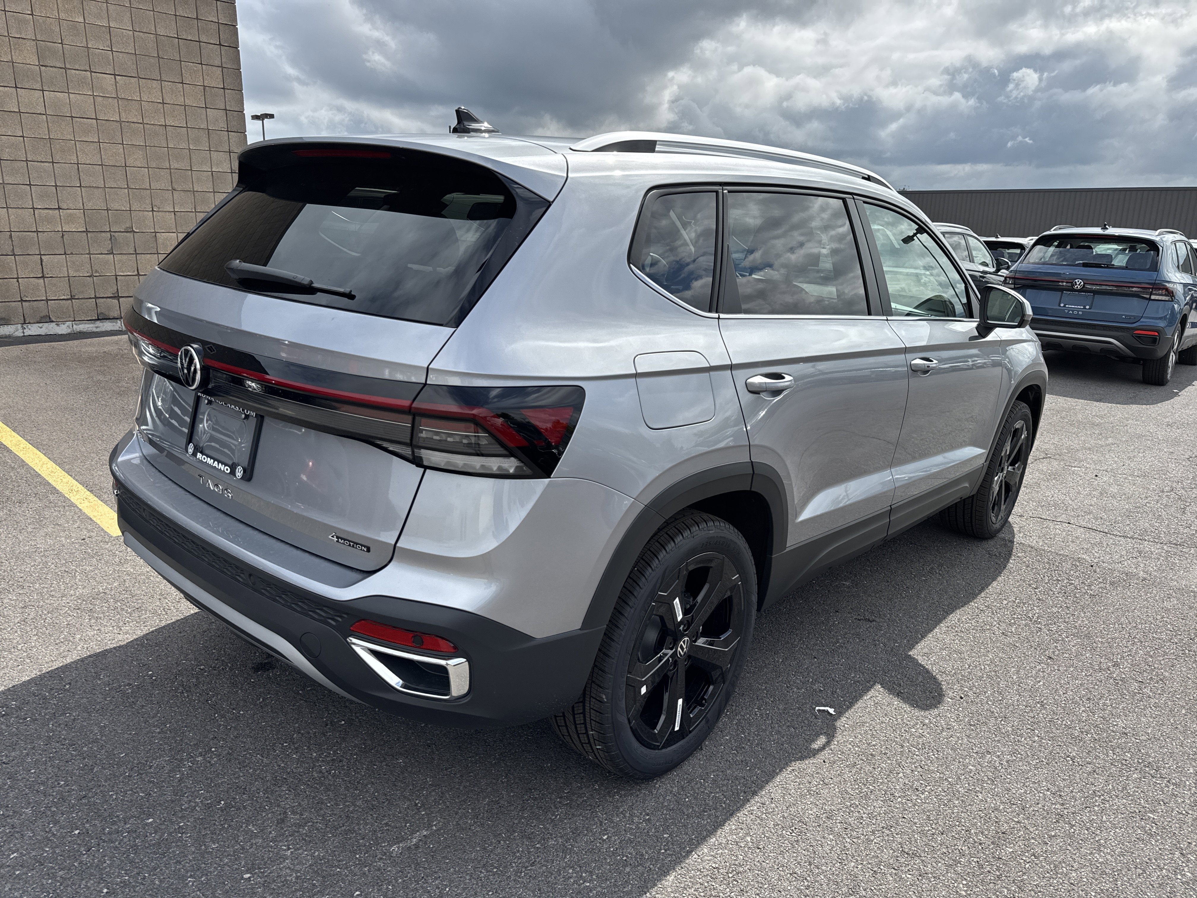 2025 Volkswagen Taos SEL 4MOTION