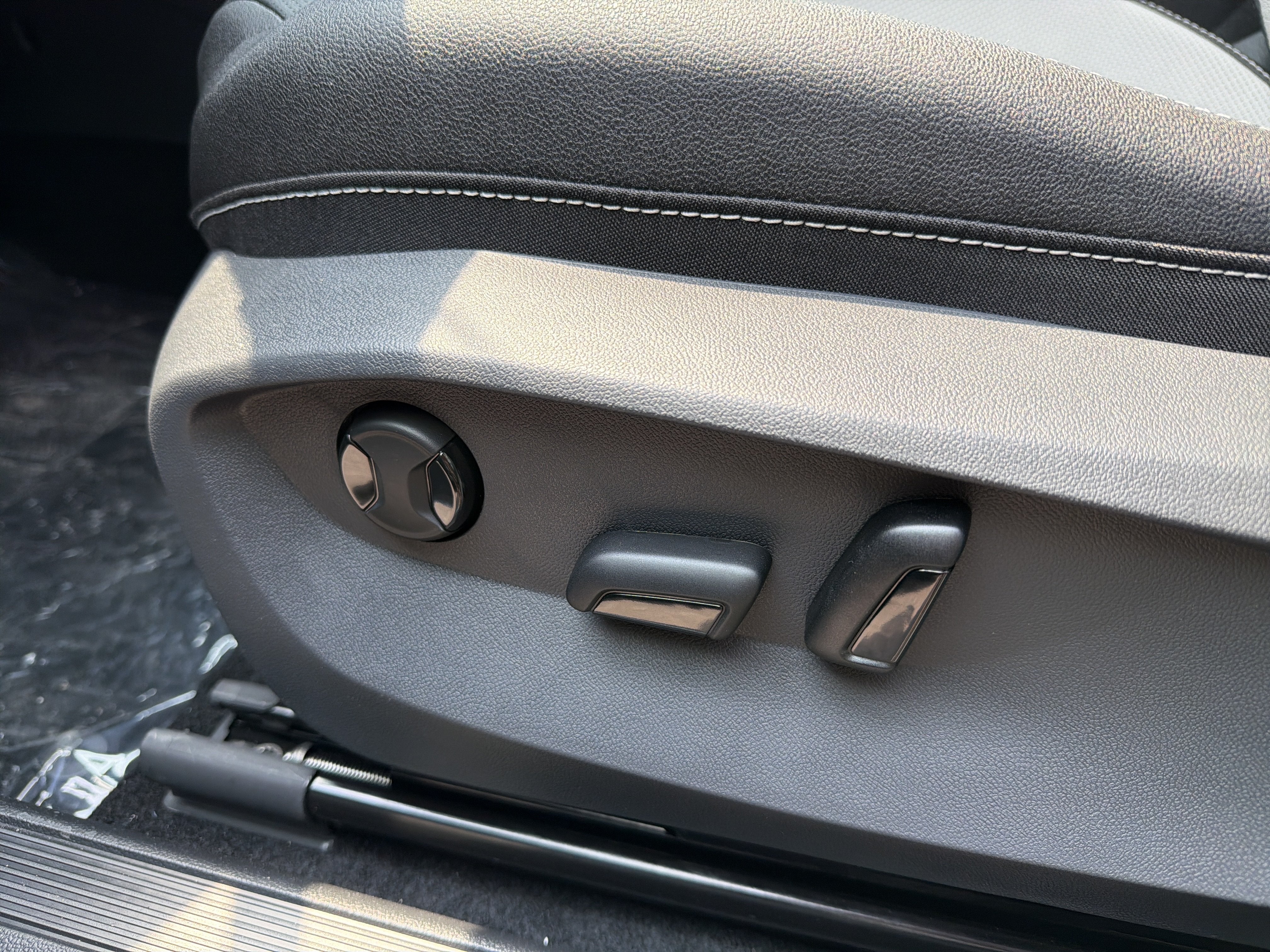 2026 Volkswagen Taos SEL 4MOTION