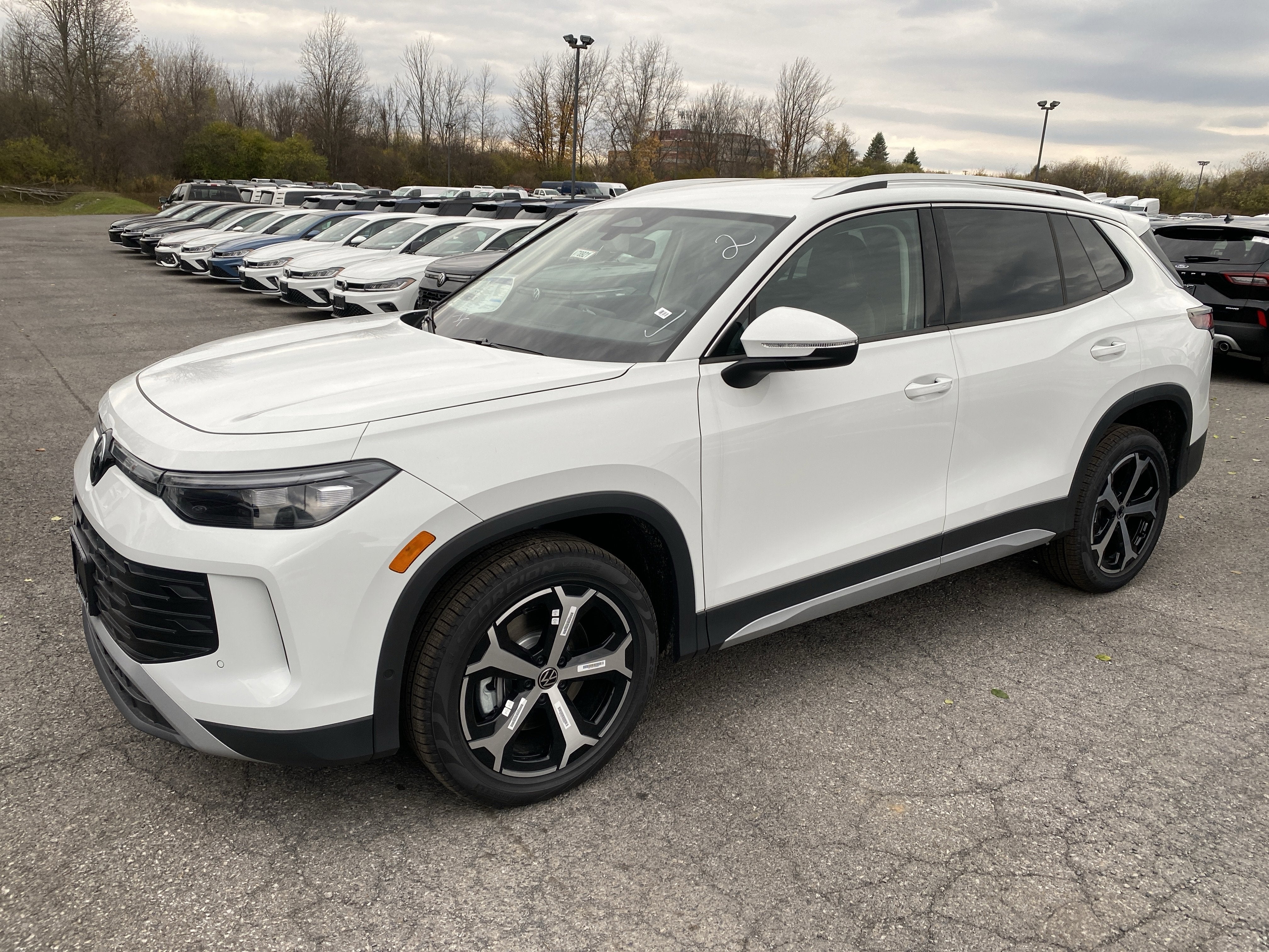 2025 Volkswagen Tiguan 2.0T SE 4MOTION