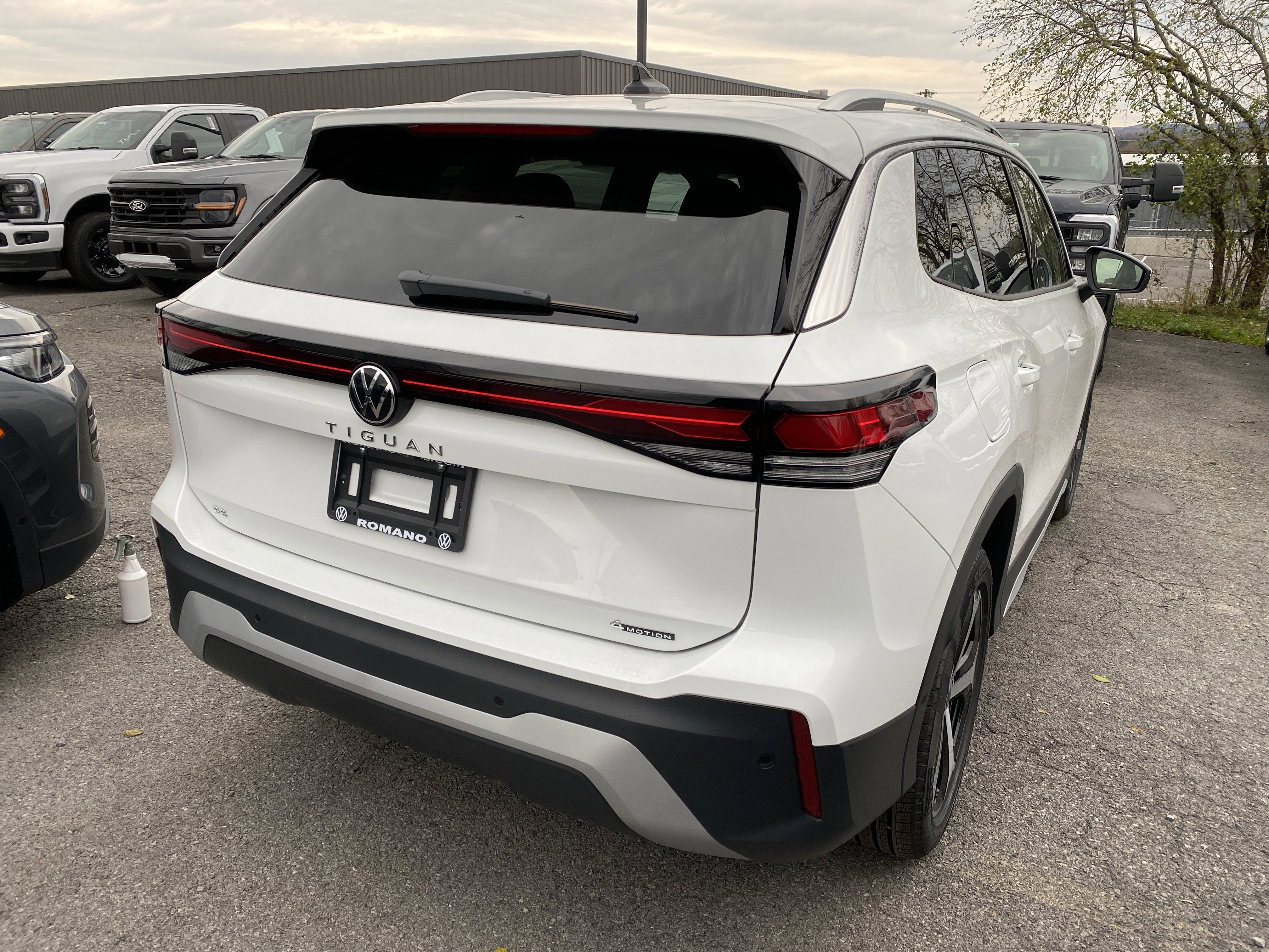 2025 Volkswagen Tiguan 2.0T SE 4MOTION