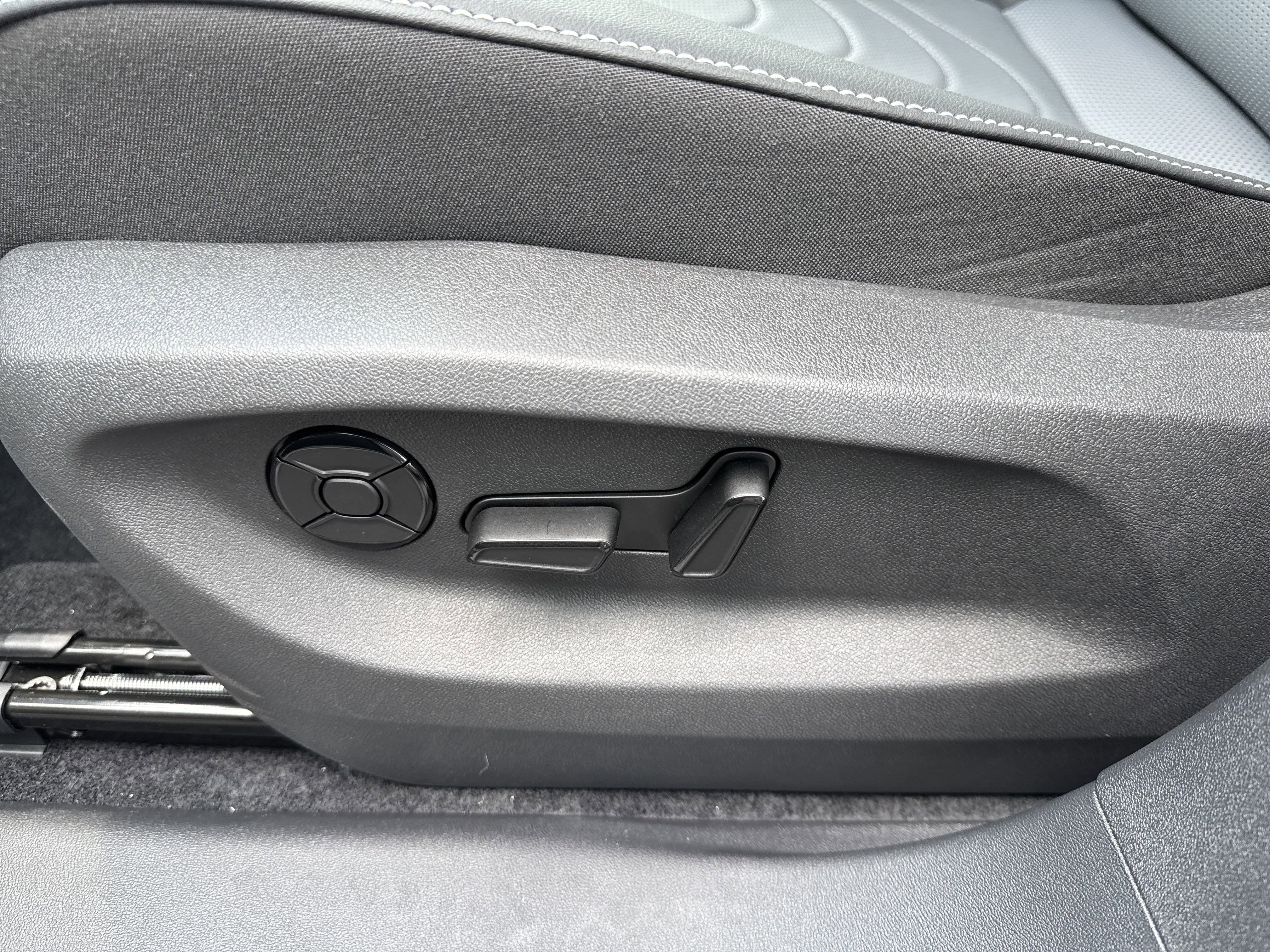 2025 Volkswagen Tiguan 2.0T SE 4MOTION