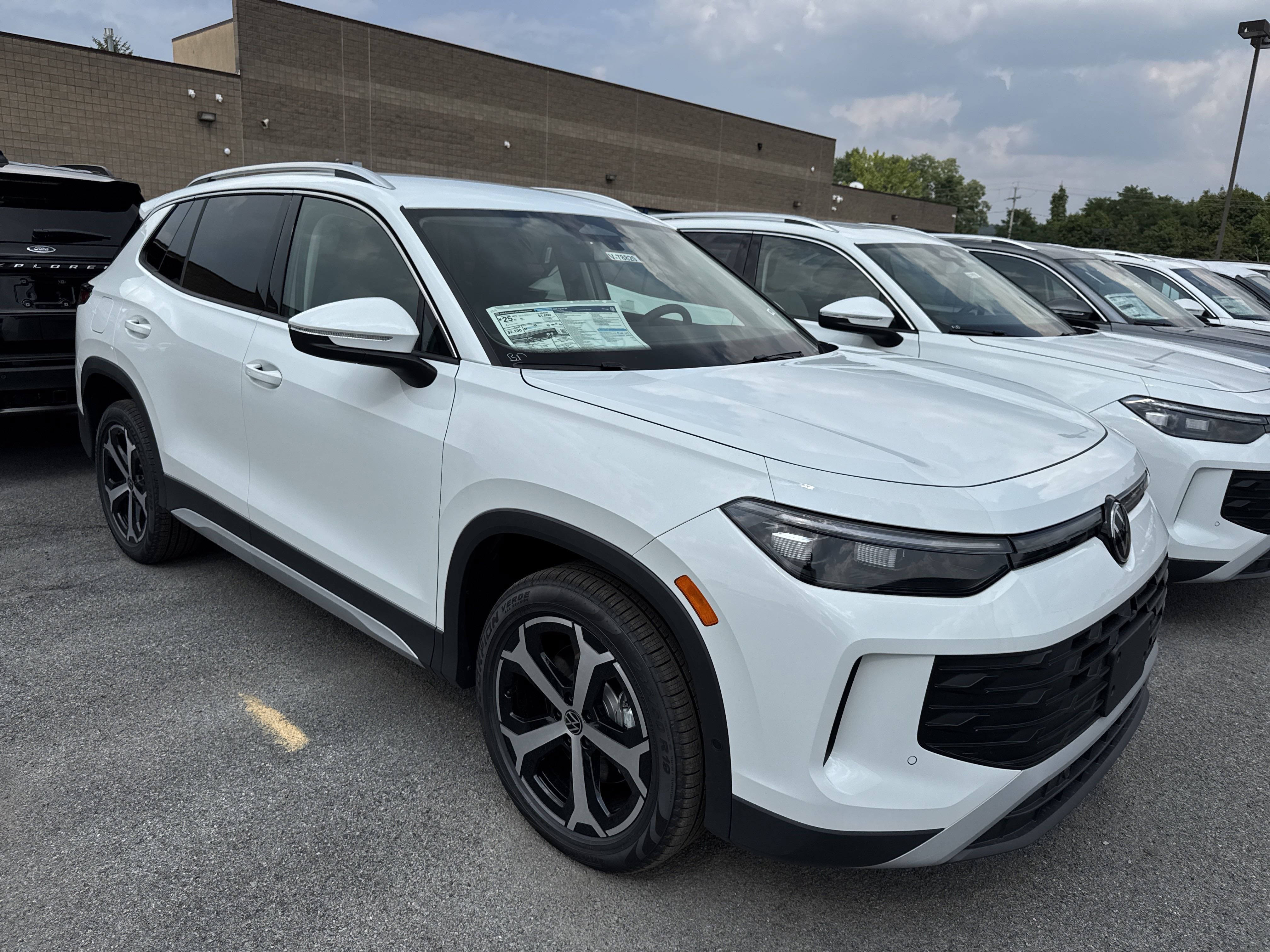 2025 Volkswagen Tiguan 2.0T SE 4MOTION