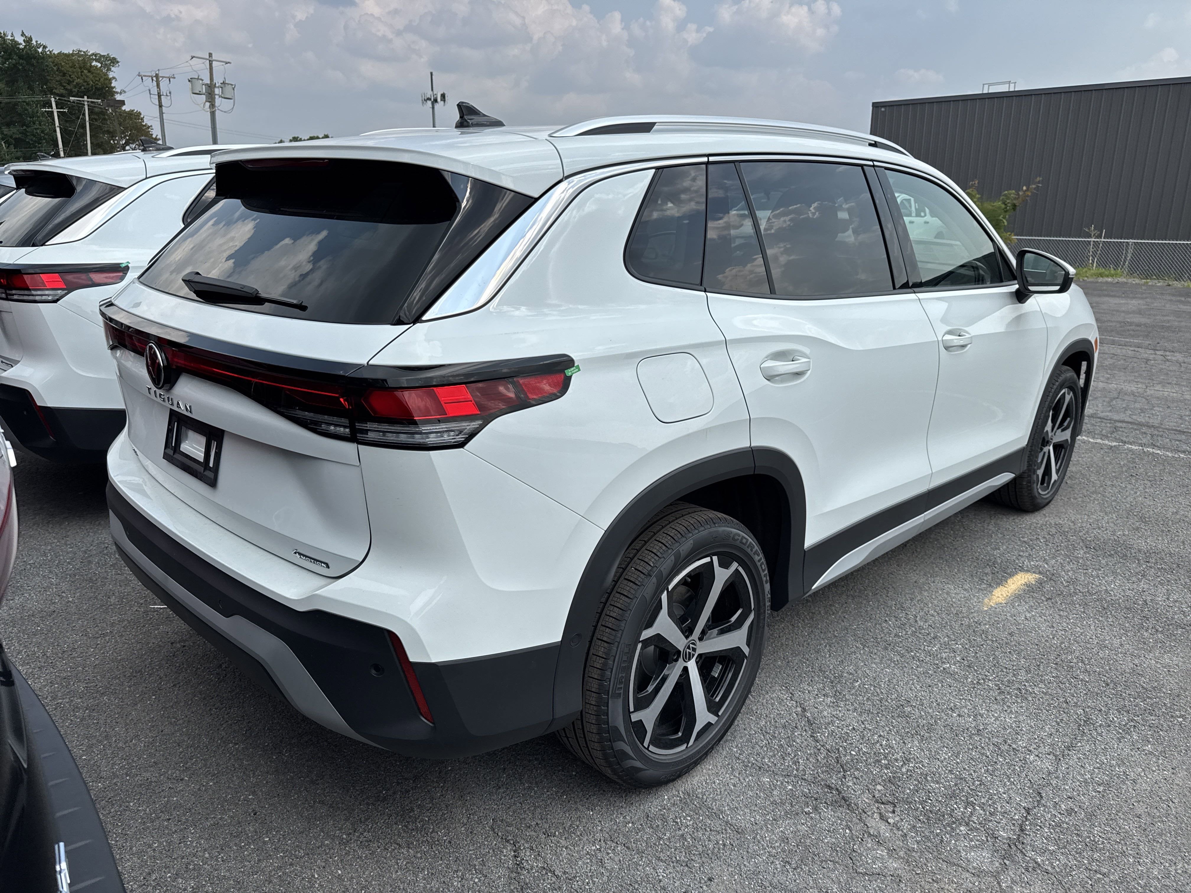 2025 Volkswagen Tiguan 2.0T SE 4MOTION