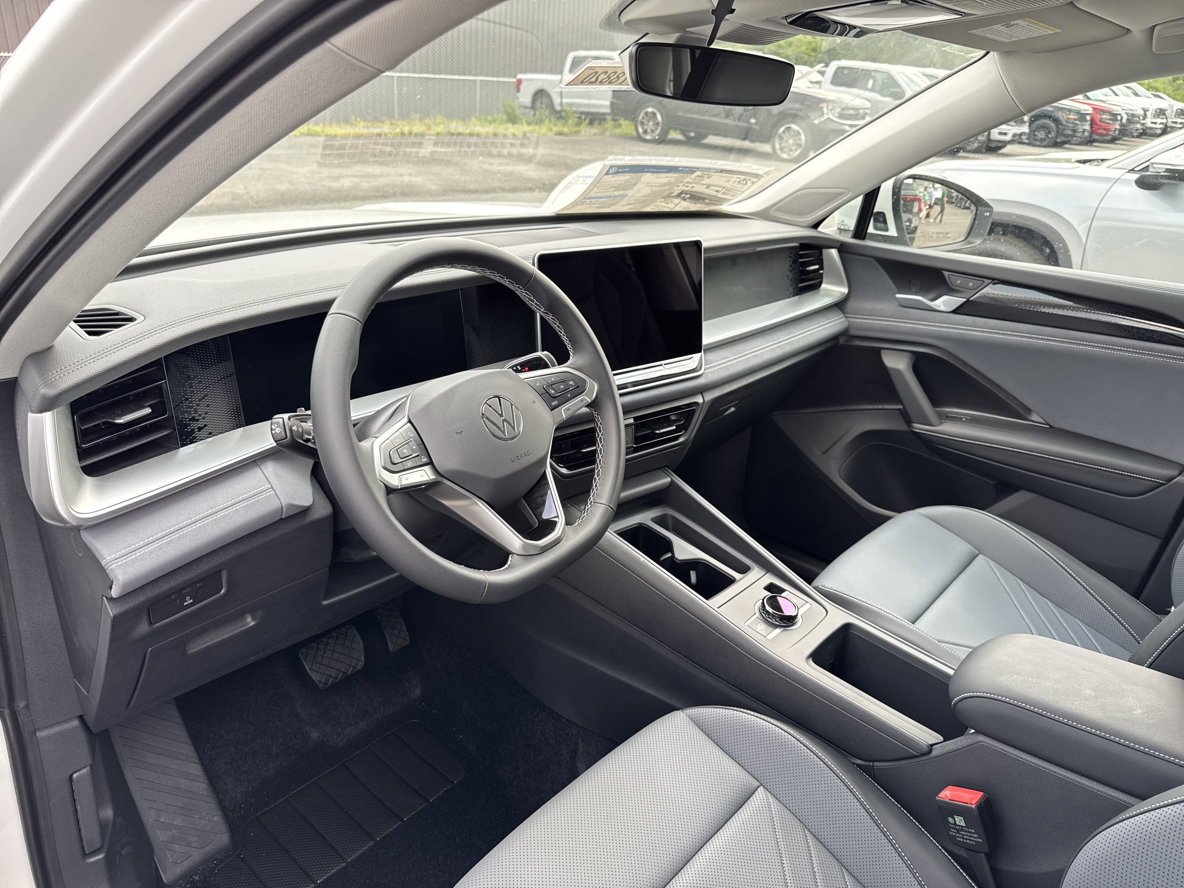 2025 Volkswagen Tiguan 2.0T SE 4MOTION