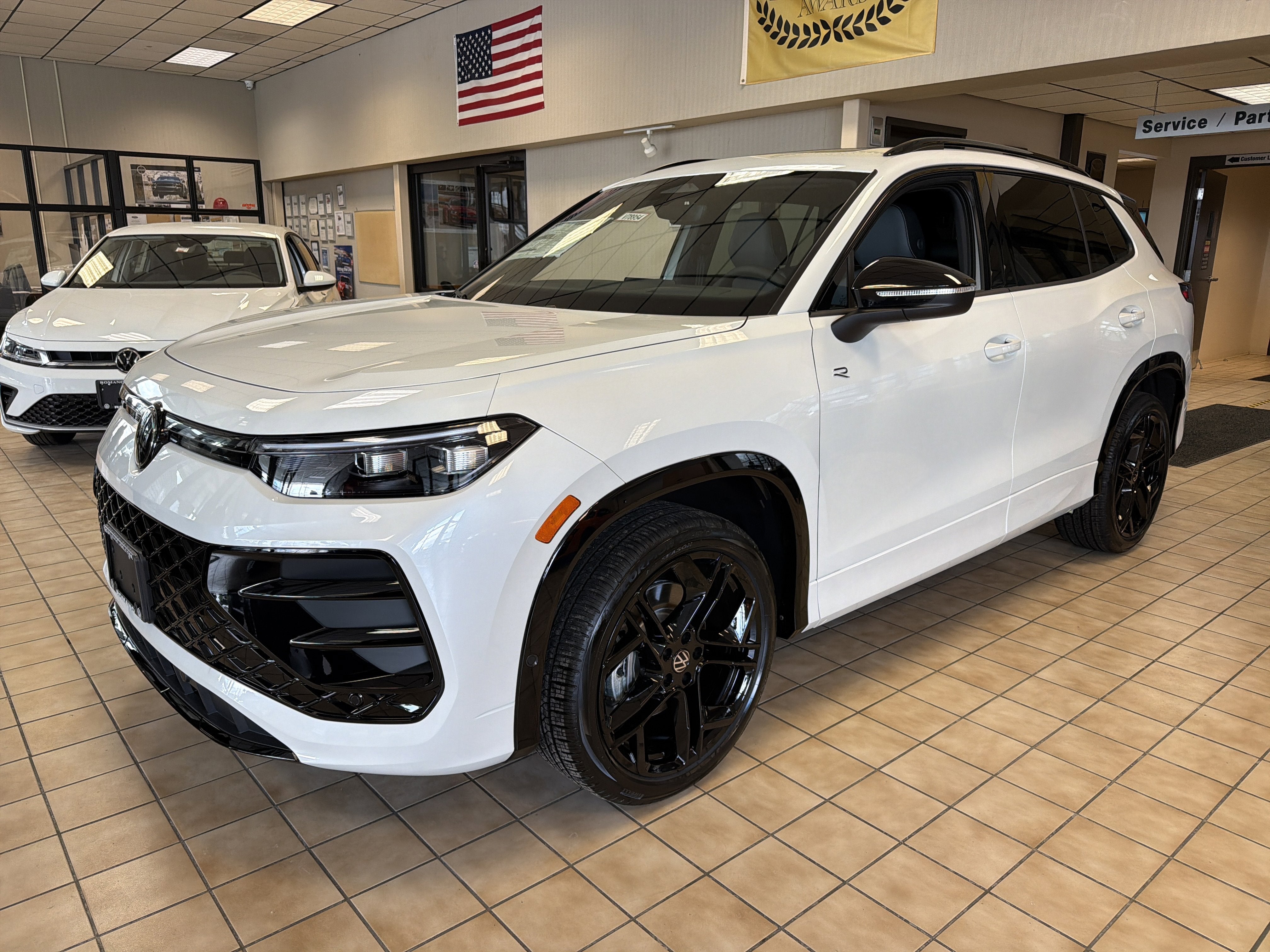 2025 Volkswagen Tiguan 2.0T SE R-Line Black 4MOTION