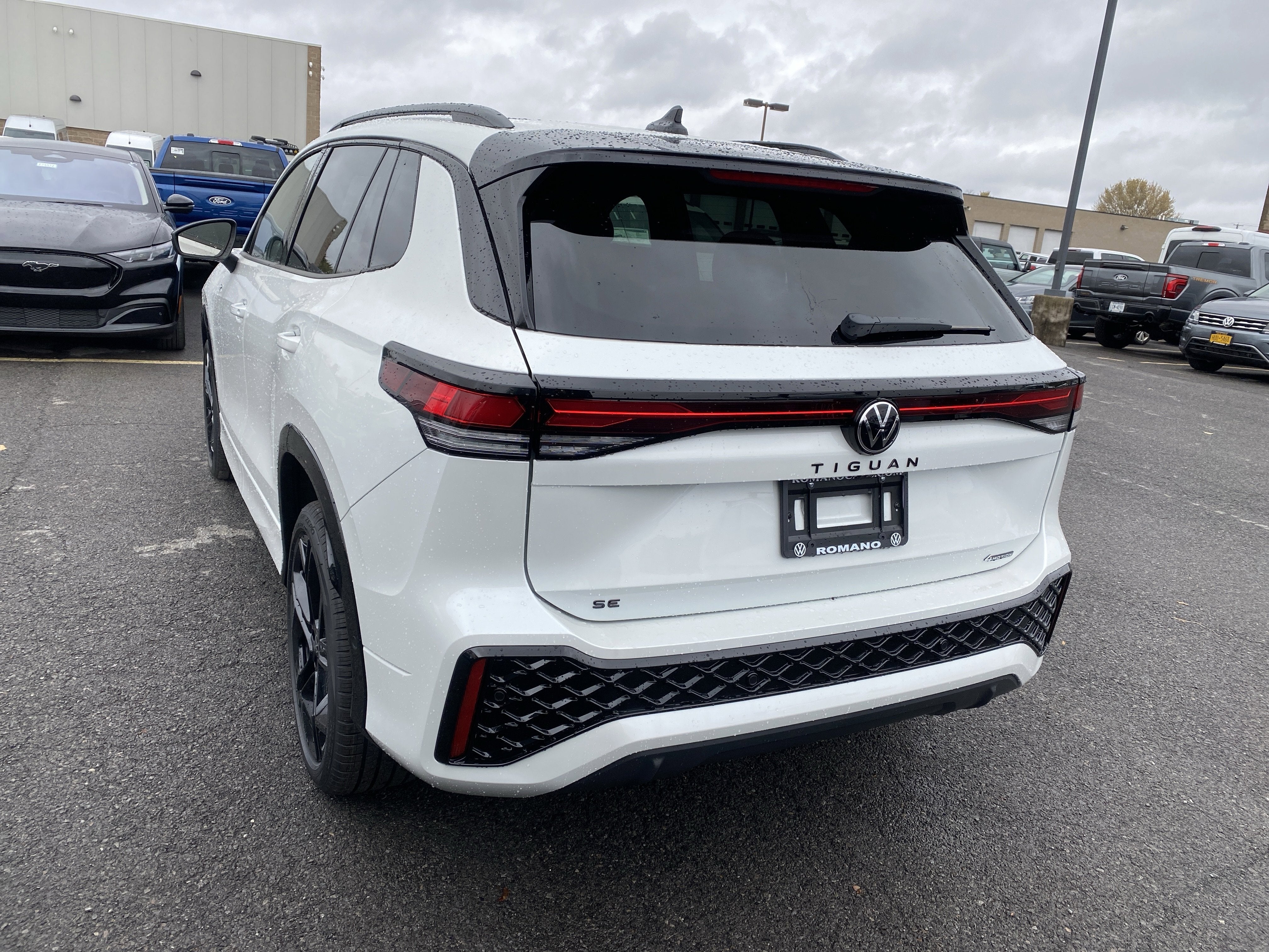 2025 Volkswagen Tiguan 2.0T SE R-Line Black 4MOTION