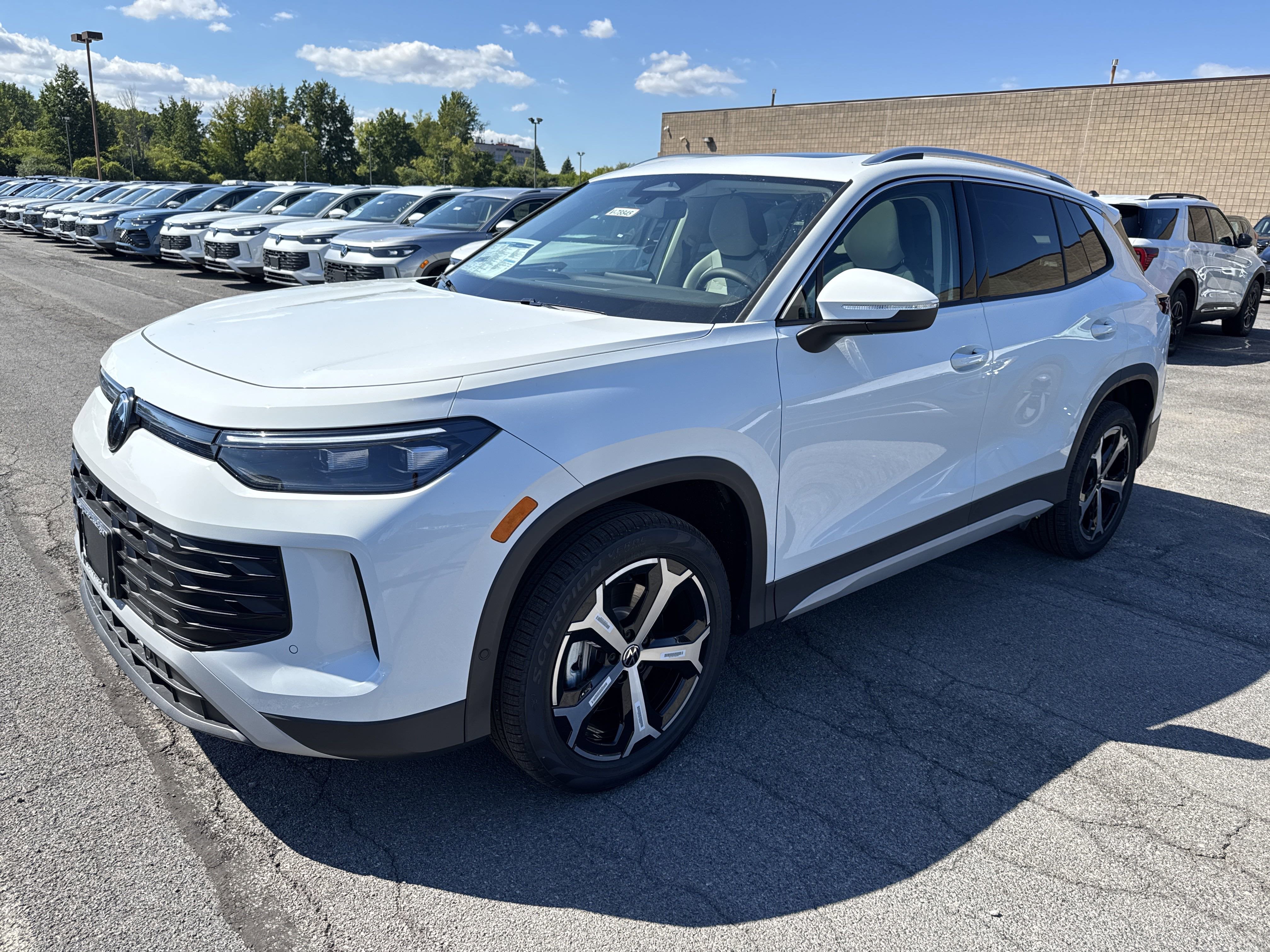 2025 Volkswagen Tiguan 2.0T SE 4MOTION