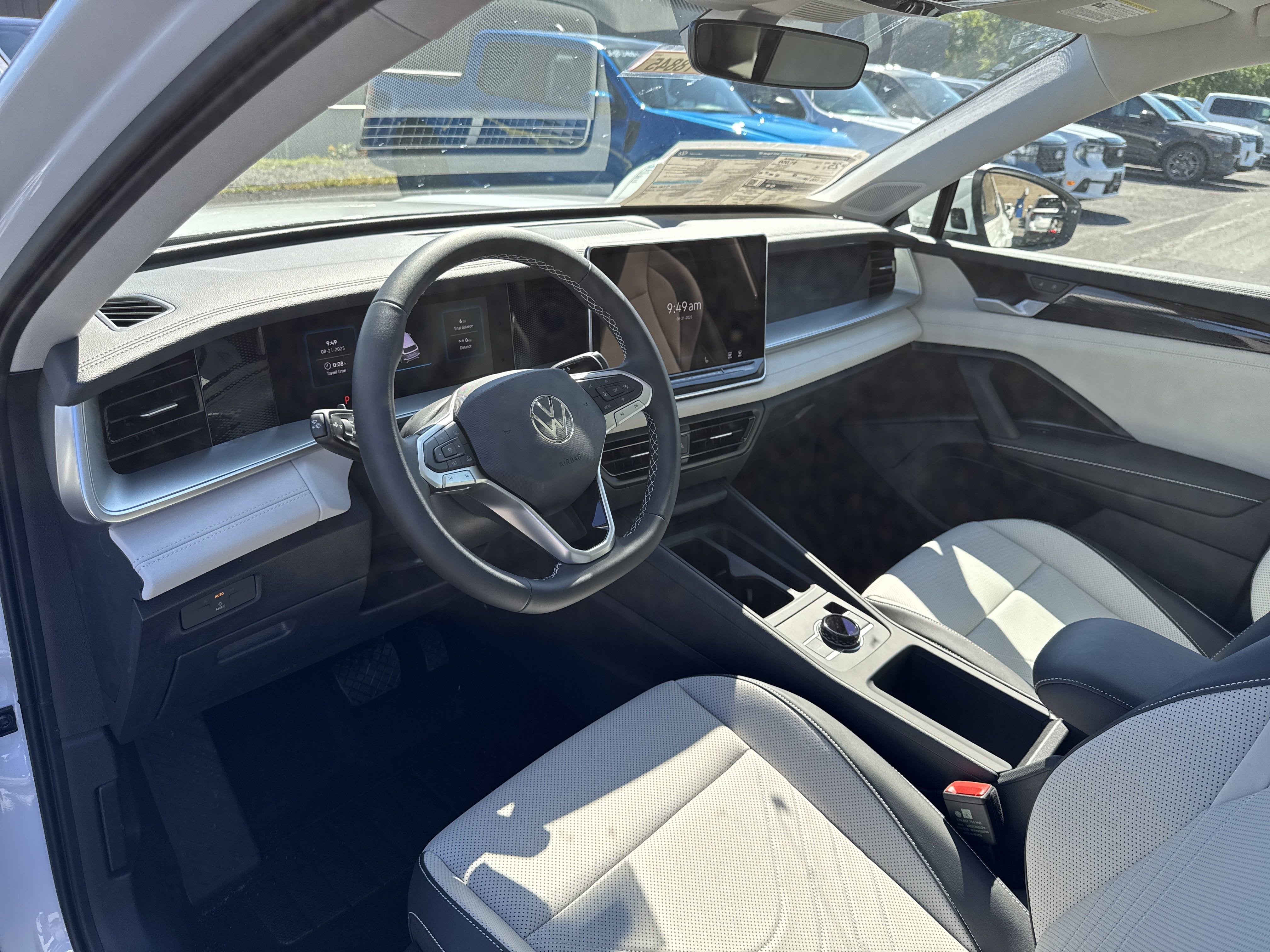 2025 Volkswagen Tiguan 2.0T SE 4MOTION