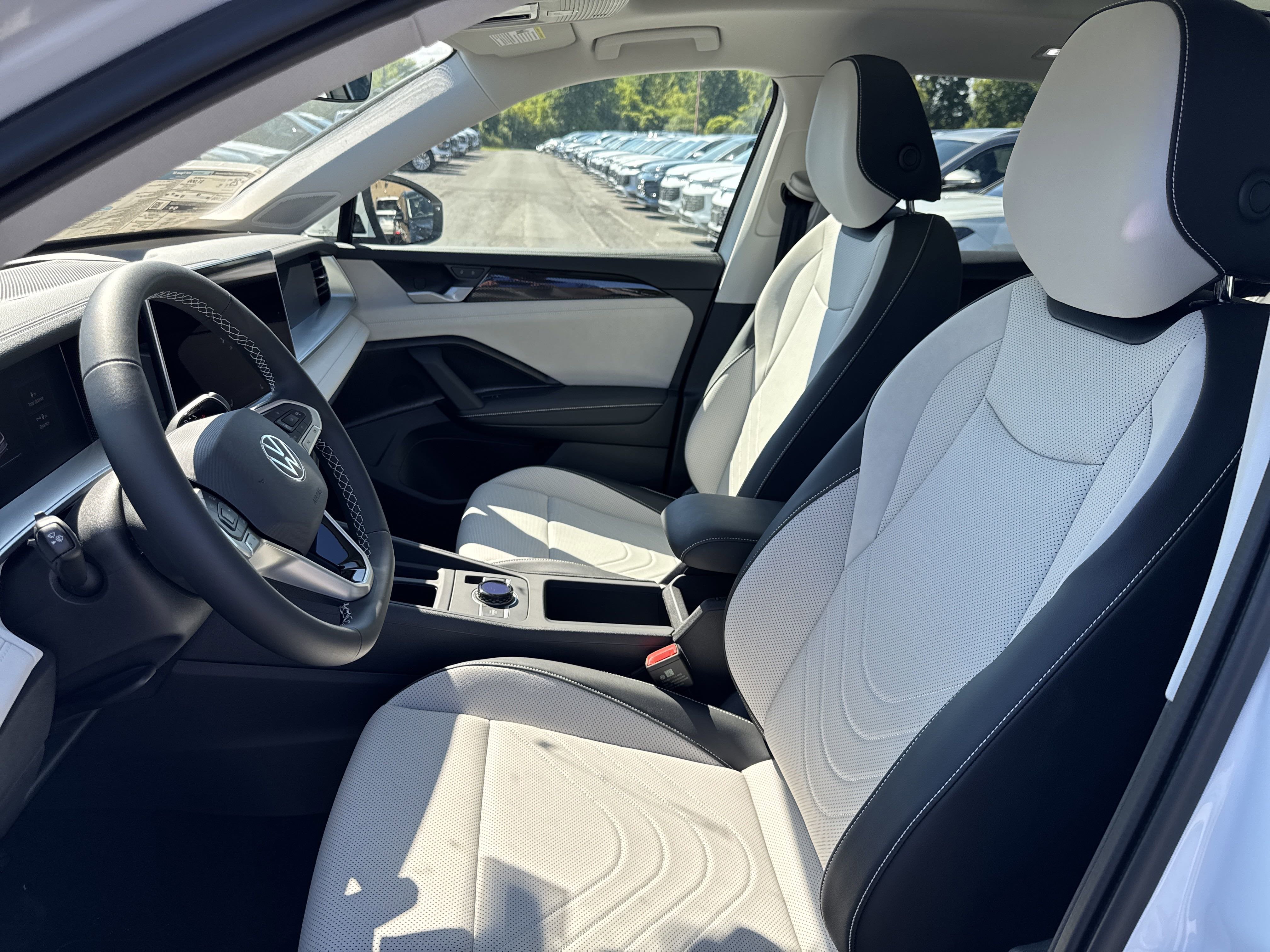 2025 Volkswagen Tiguan 2.0T SE 4MOTION