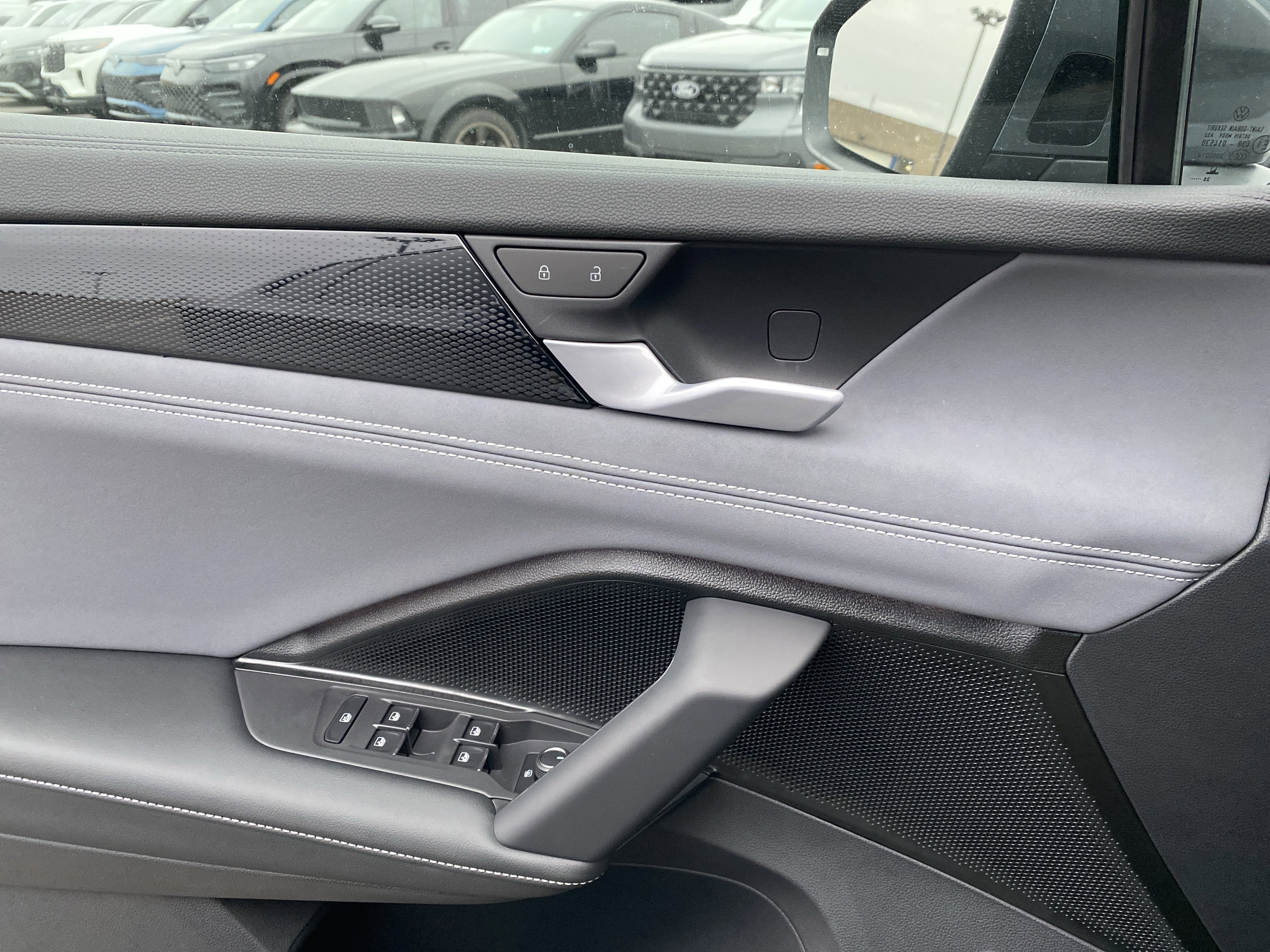 2025 Volkswagen Tiguan 2.0T SE 4MOTION