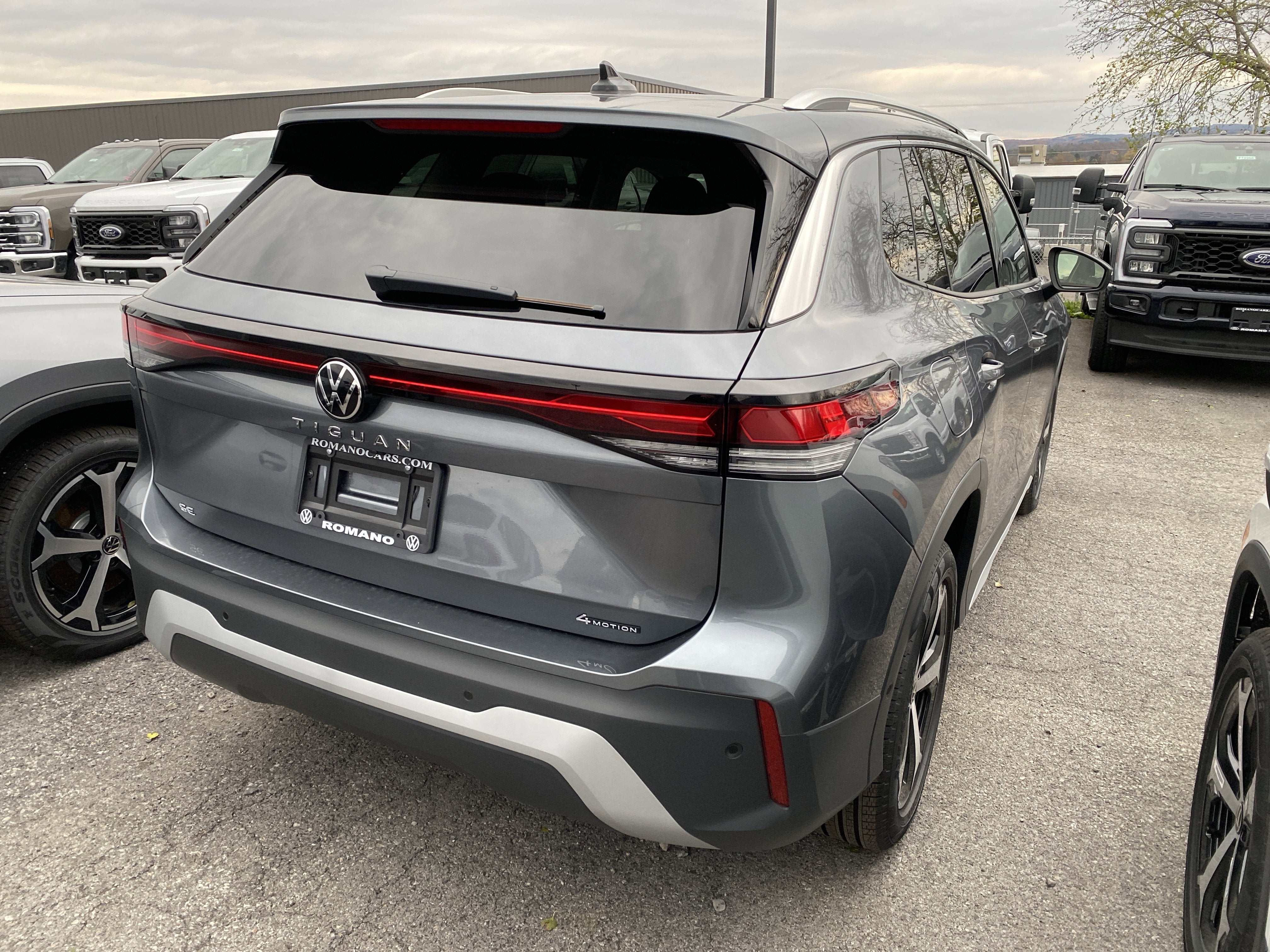 2025 Volkswagen Tiguan 2.0T SE 4MOTION