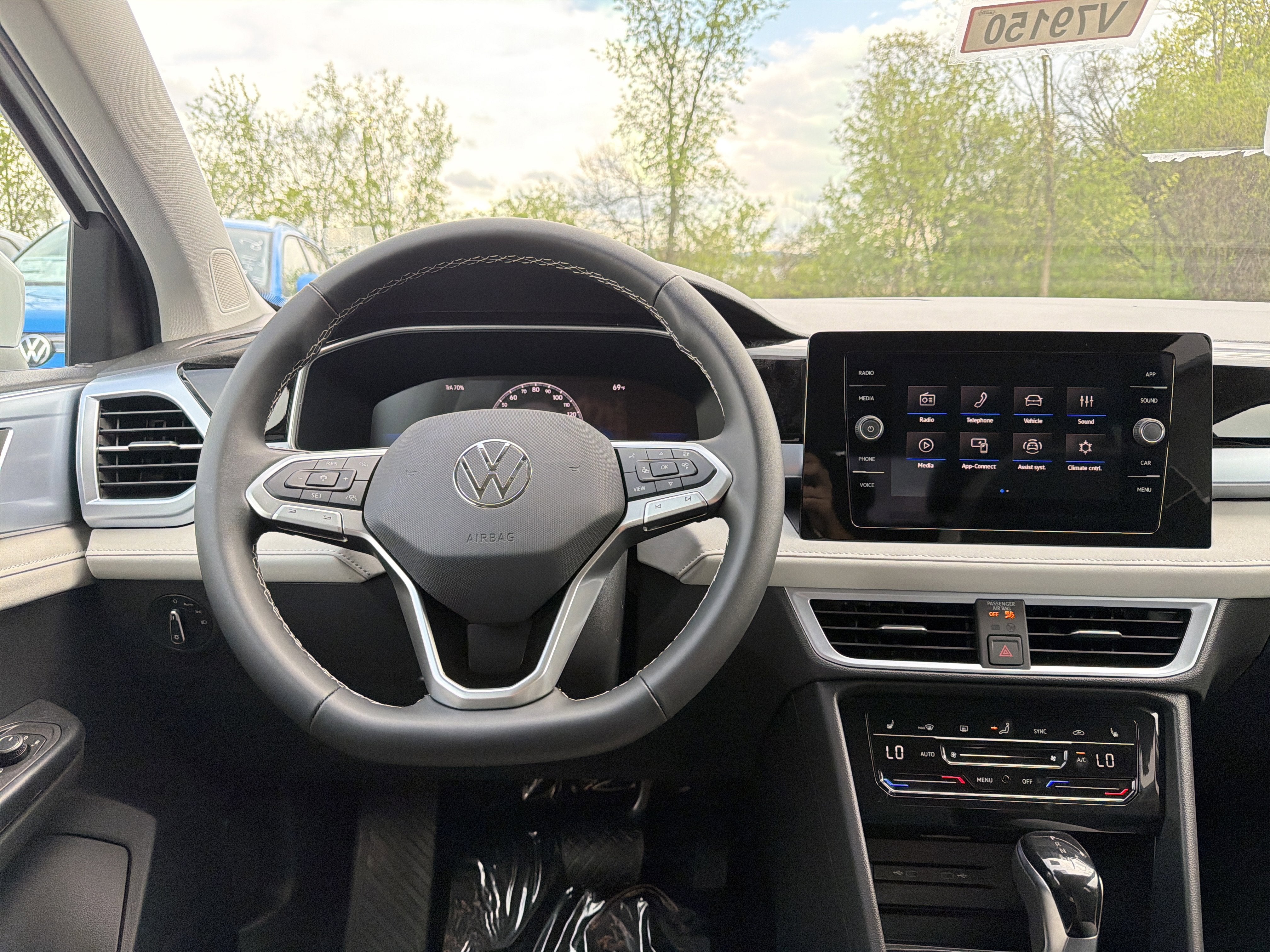 2026 Volkswagen Taos SE 4MOTION