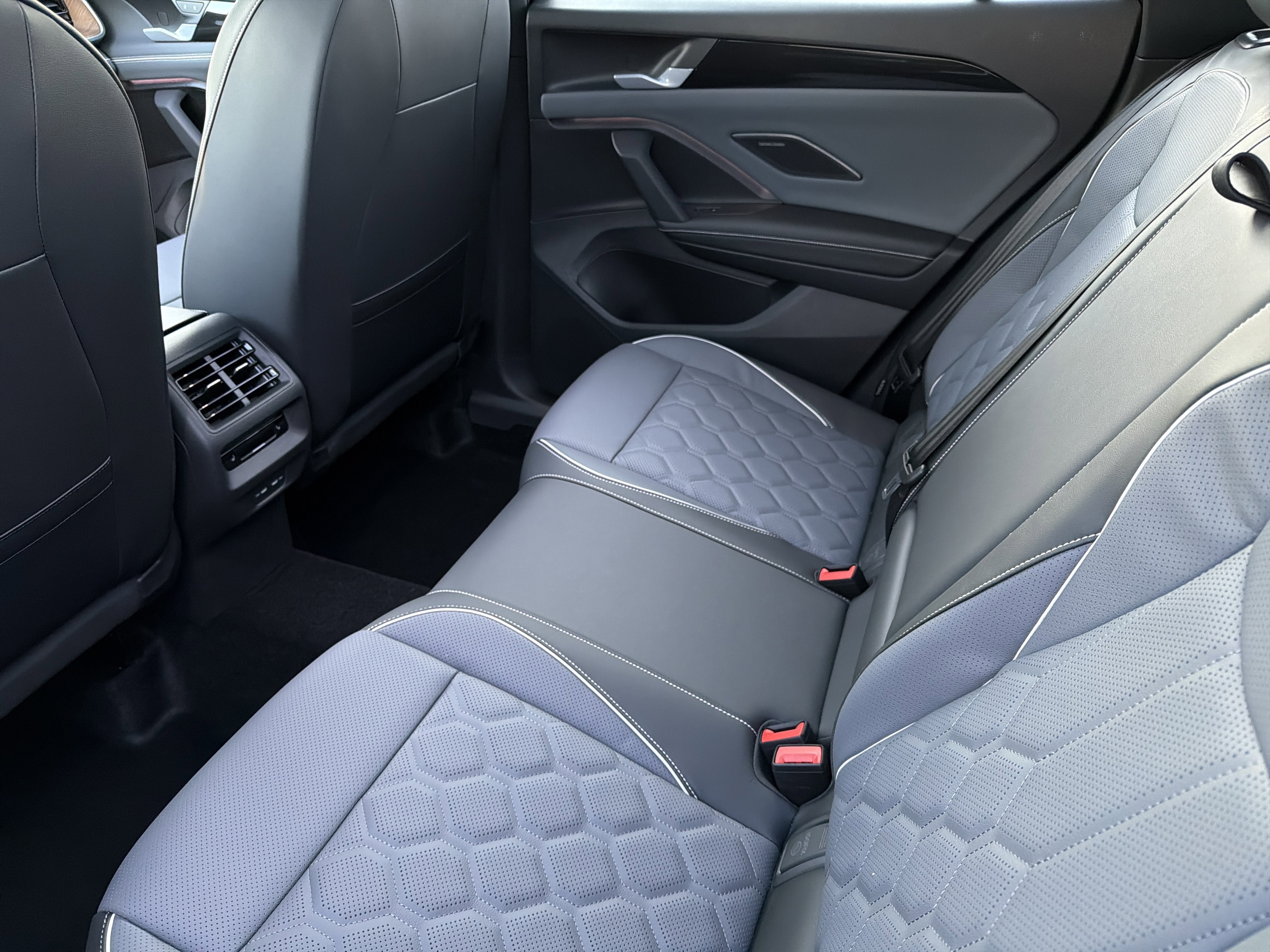 2026 Volkswagen Tiguan SEL R-Line Turbo 4MOTION