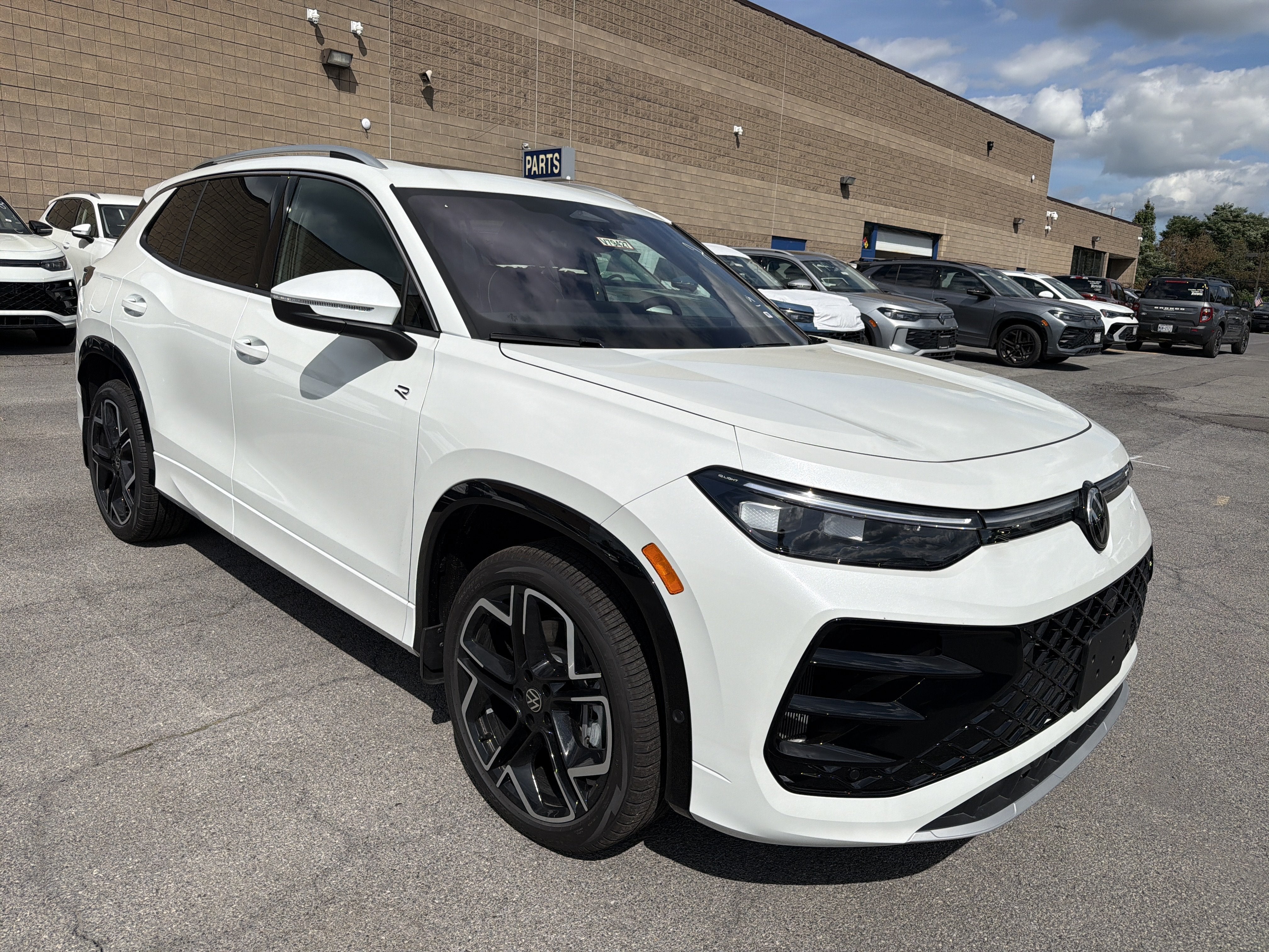 2026 Volkswagen Tiguan SEL R-Line Turbo 4MOTION