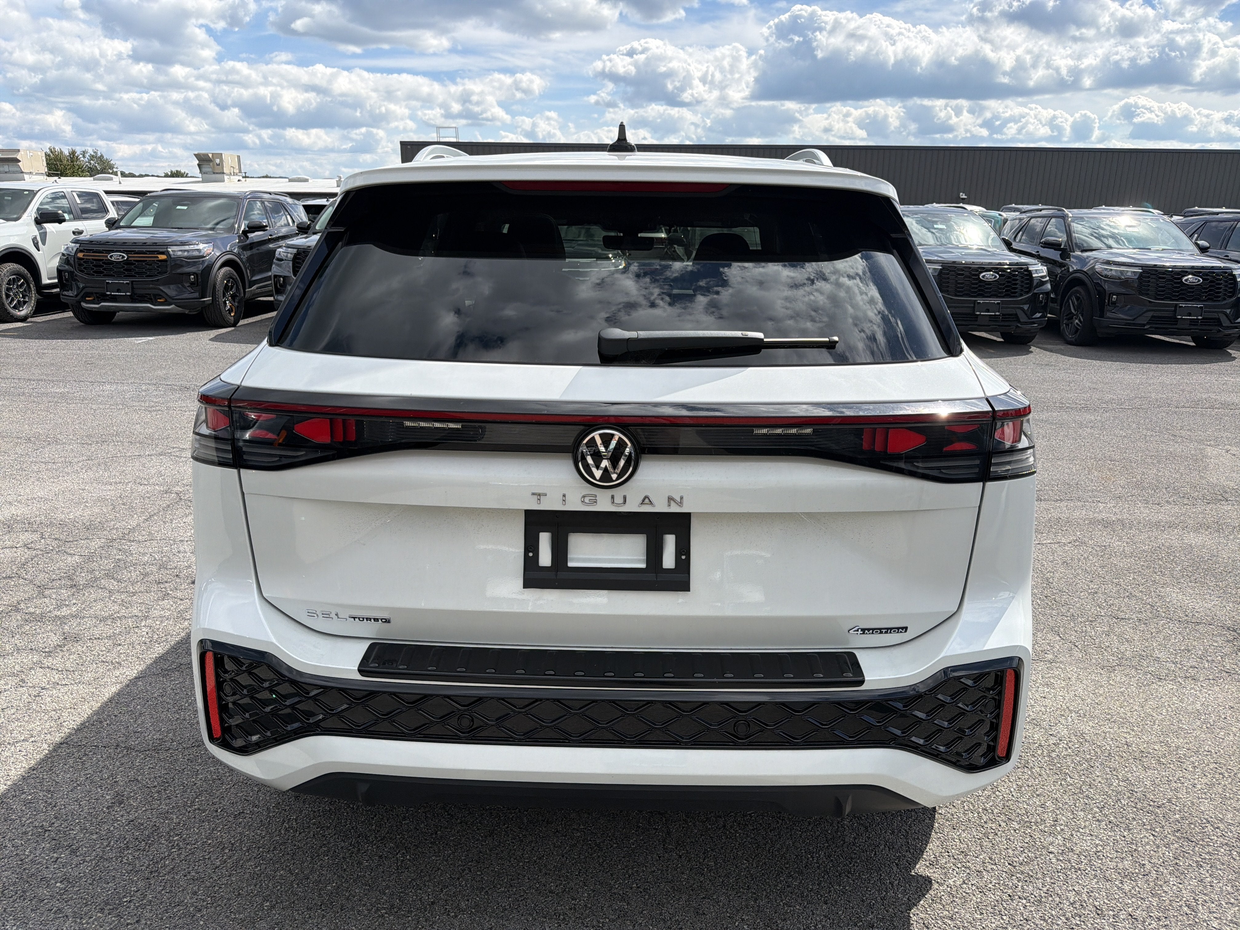 2026 Volkswagen Tiguan SEL R-Line Turbo 4MOTION