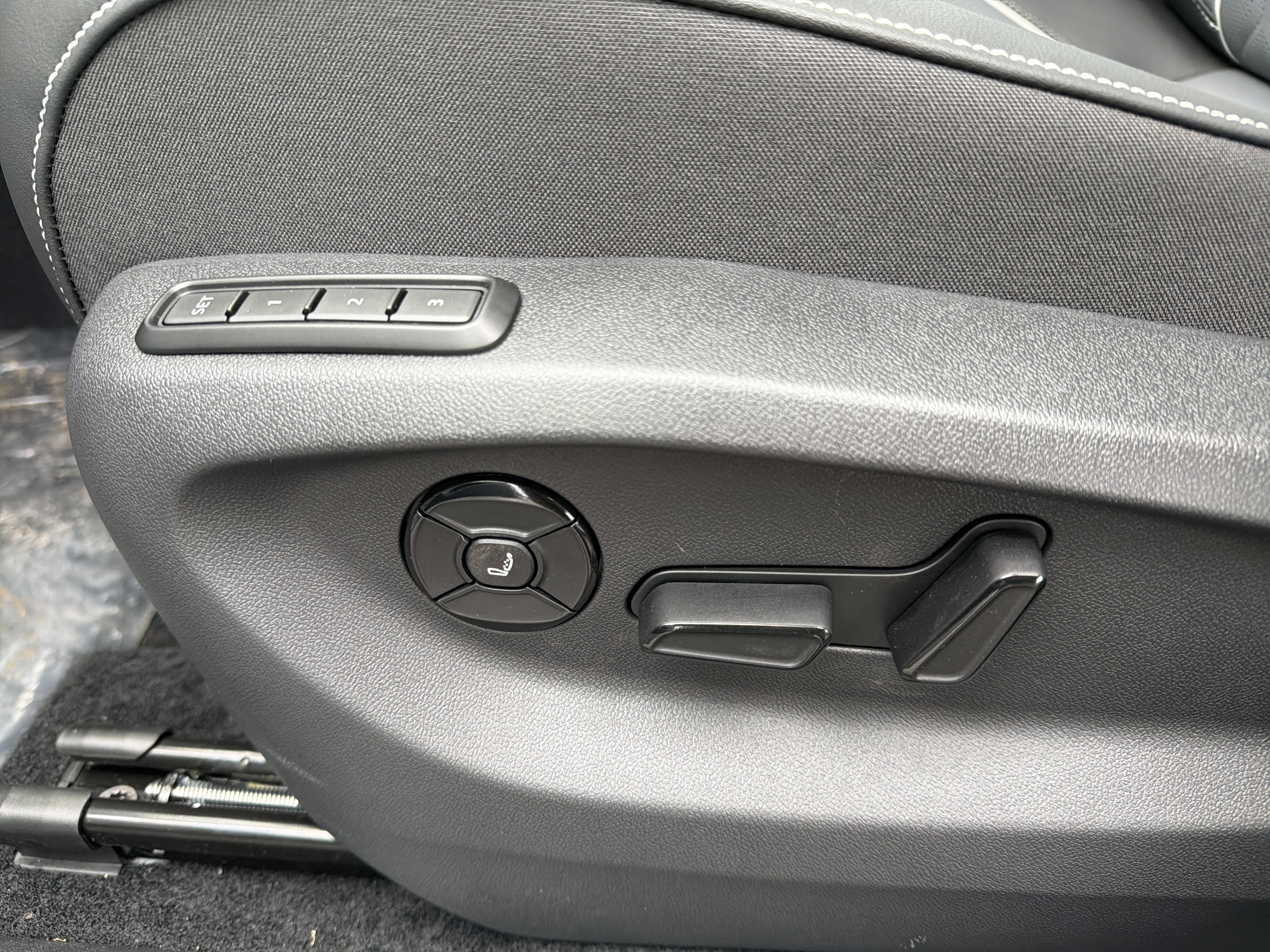 2026 Volkswagen Tiguan 2.0T SEL R-Line Turbo 4MOTION